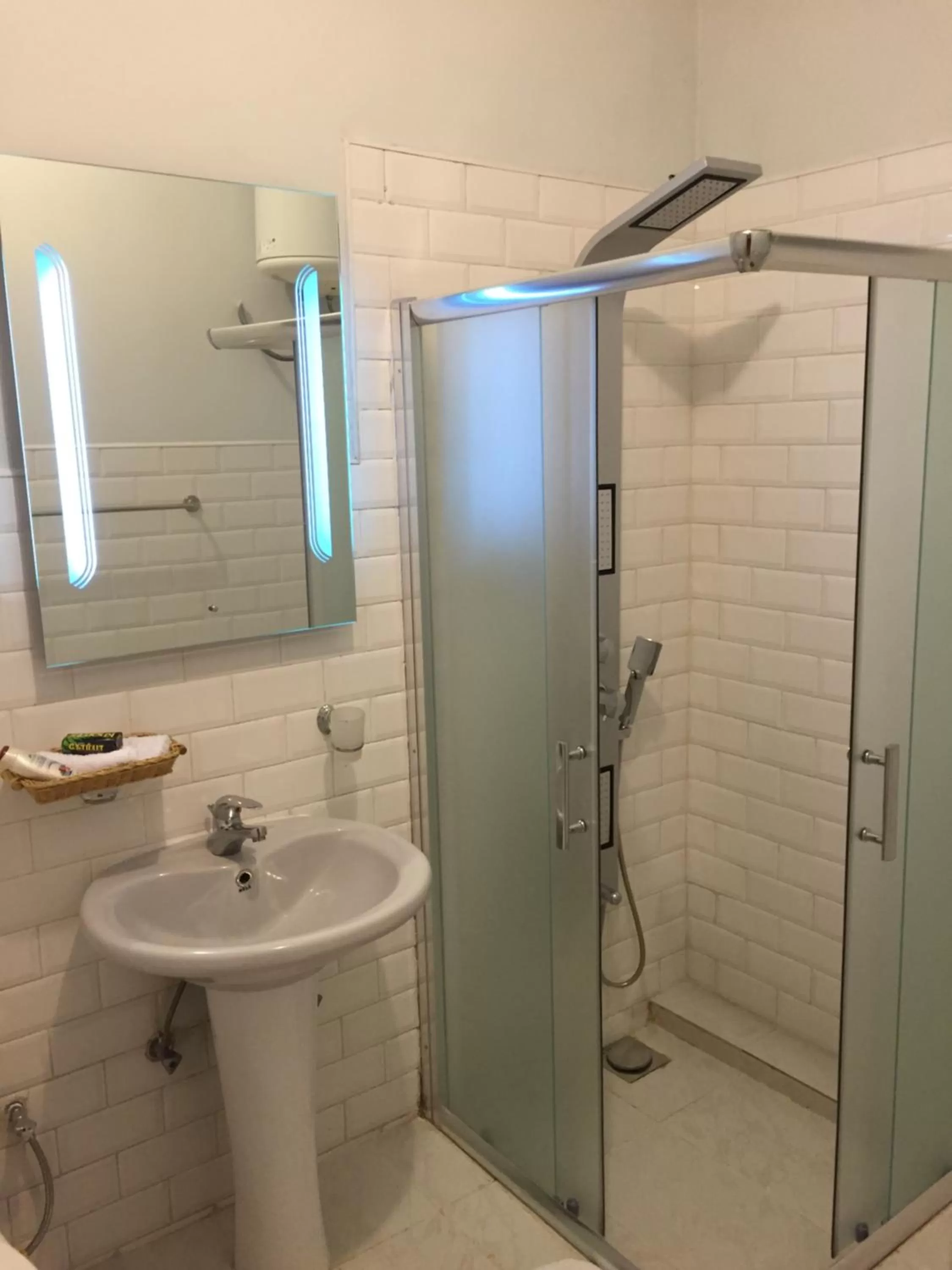 Shower in Le leopard d 'argent