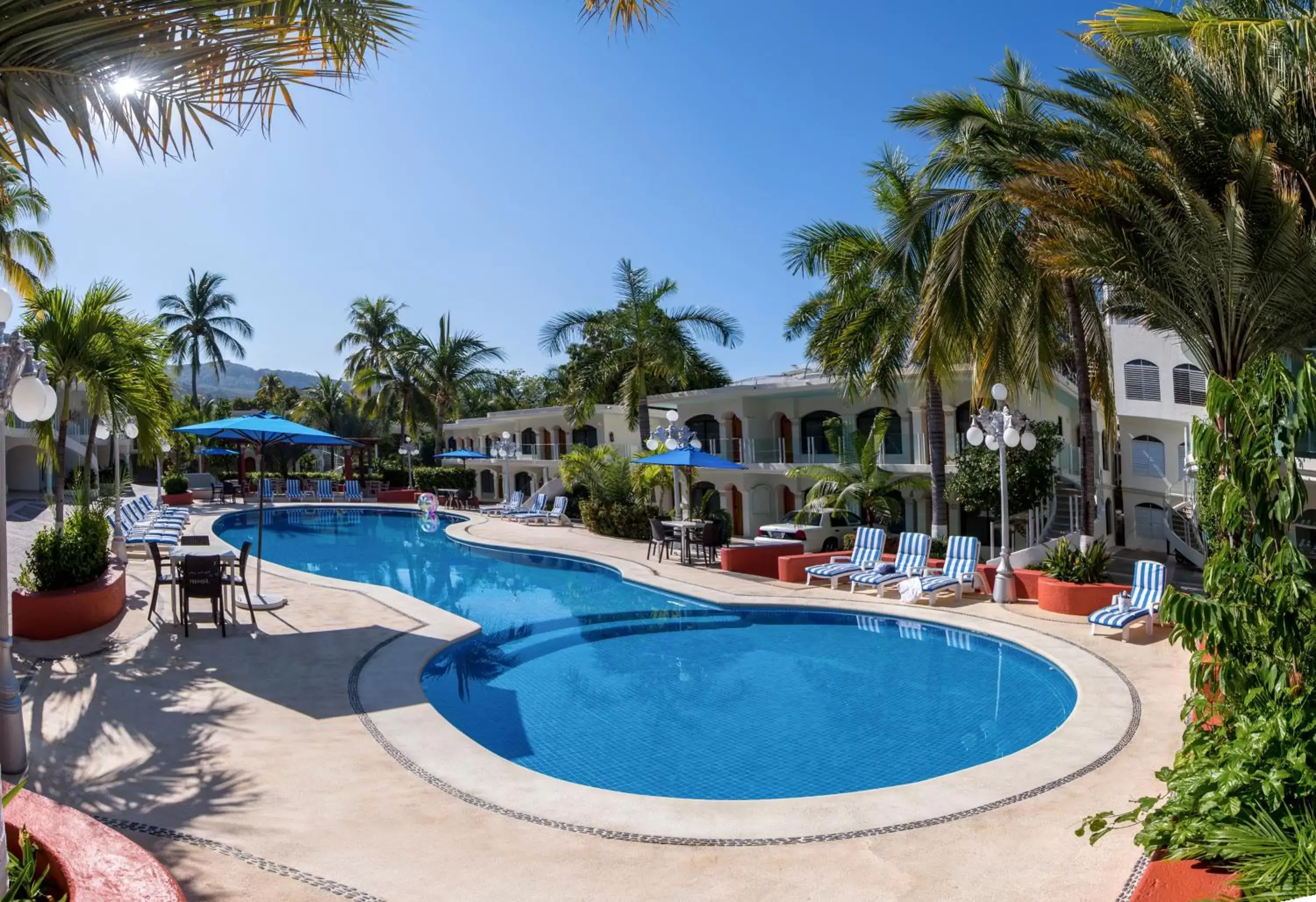 Property building, Swimming Pool in Hotel Costa Azul
