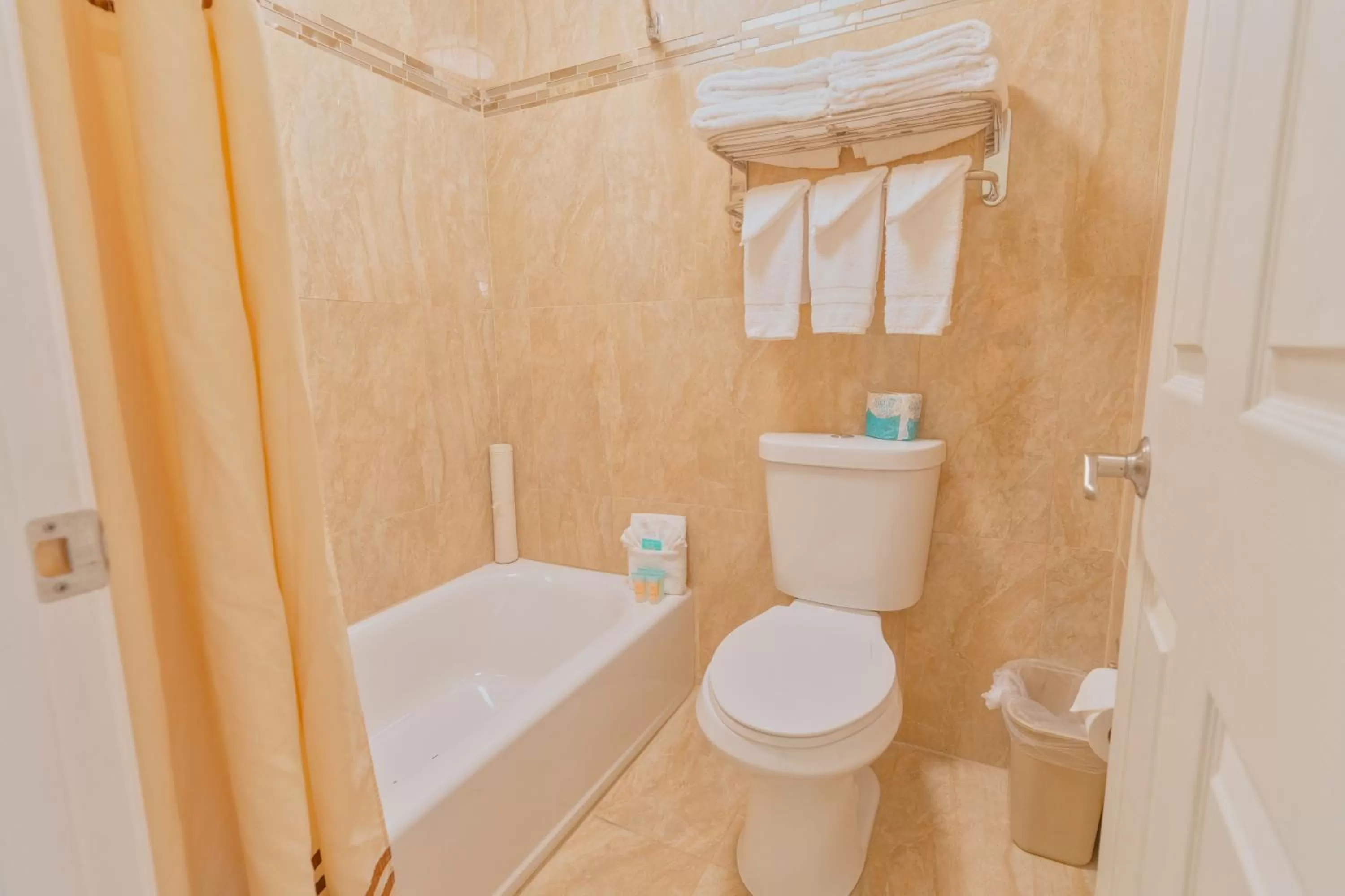 Bathroom in The Monarch Inn