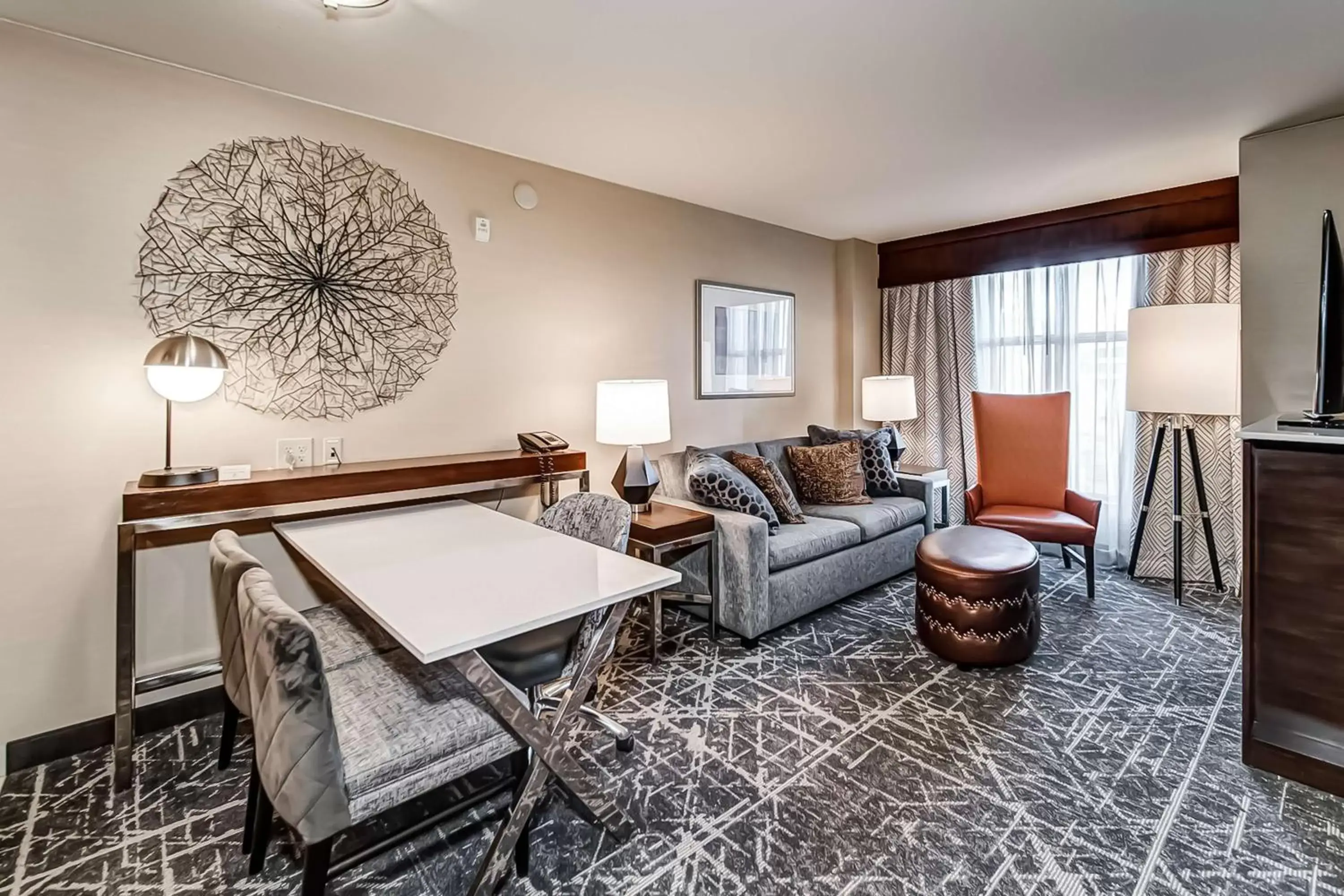 Living room, Seating Area in Embassy Suites Atlanta - Kennesaw Town Center