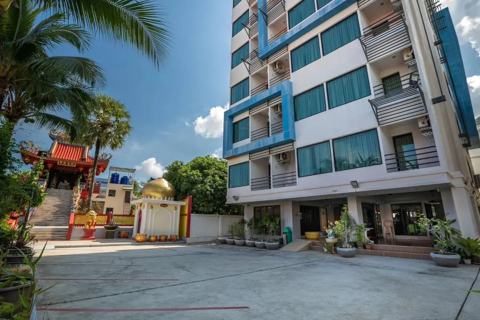 Inner courtyard view in The BluEco Hotel SHA Plus Inner courtyard view in The BluEco Hotel SHA Plus