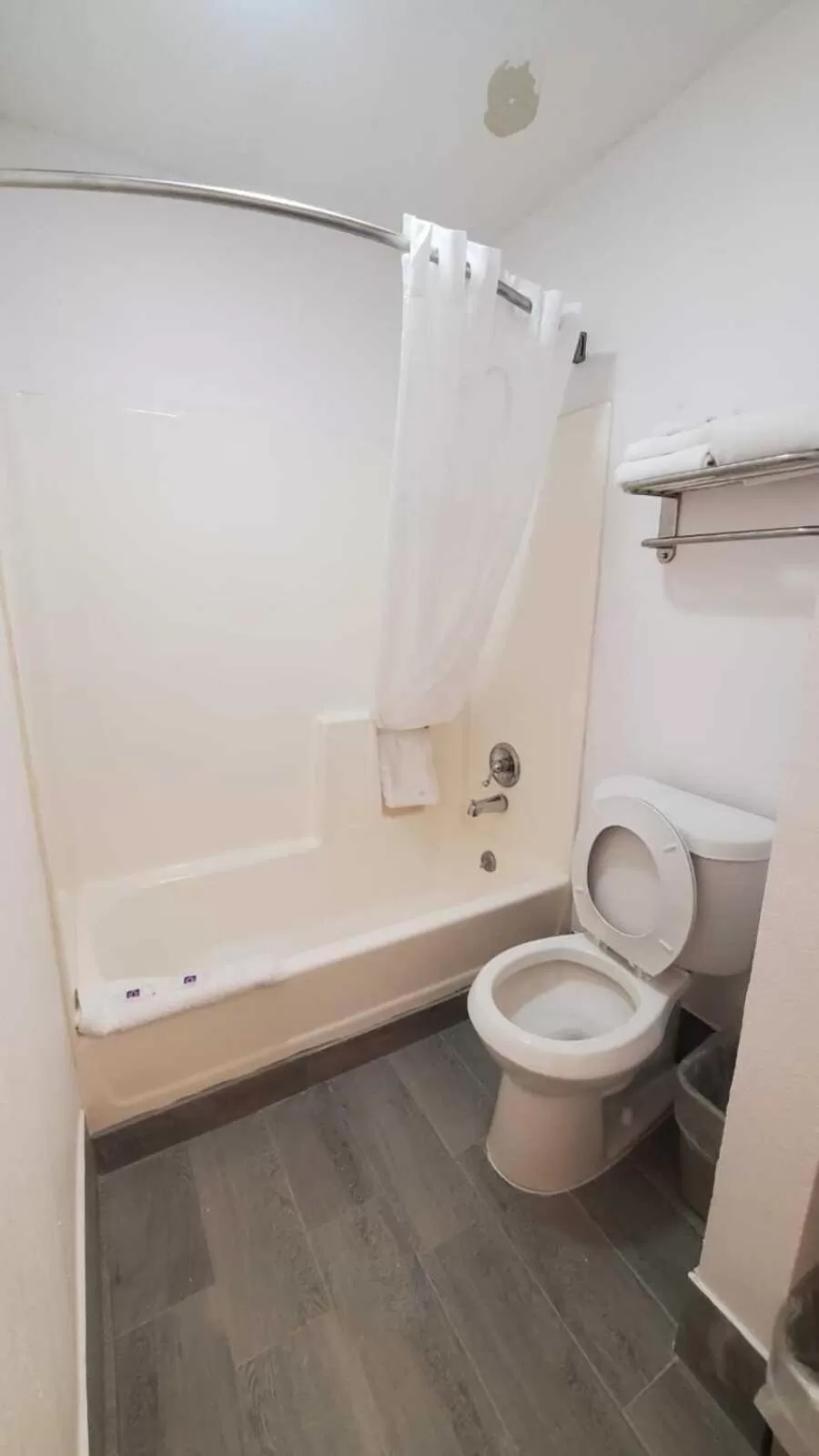 Bathroom in Crestview Inn