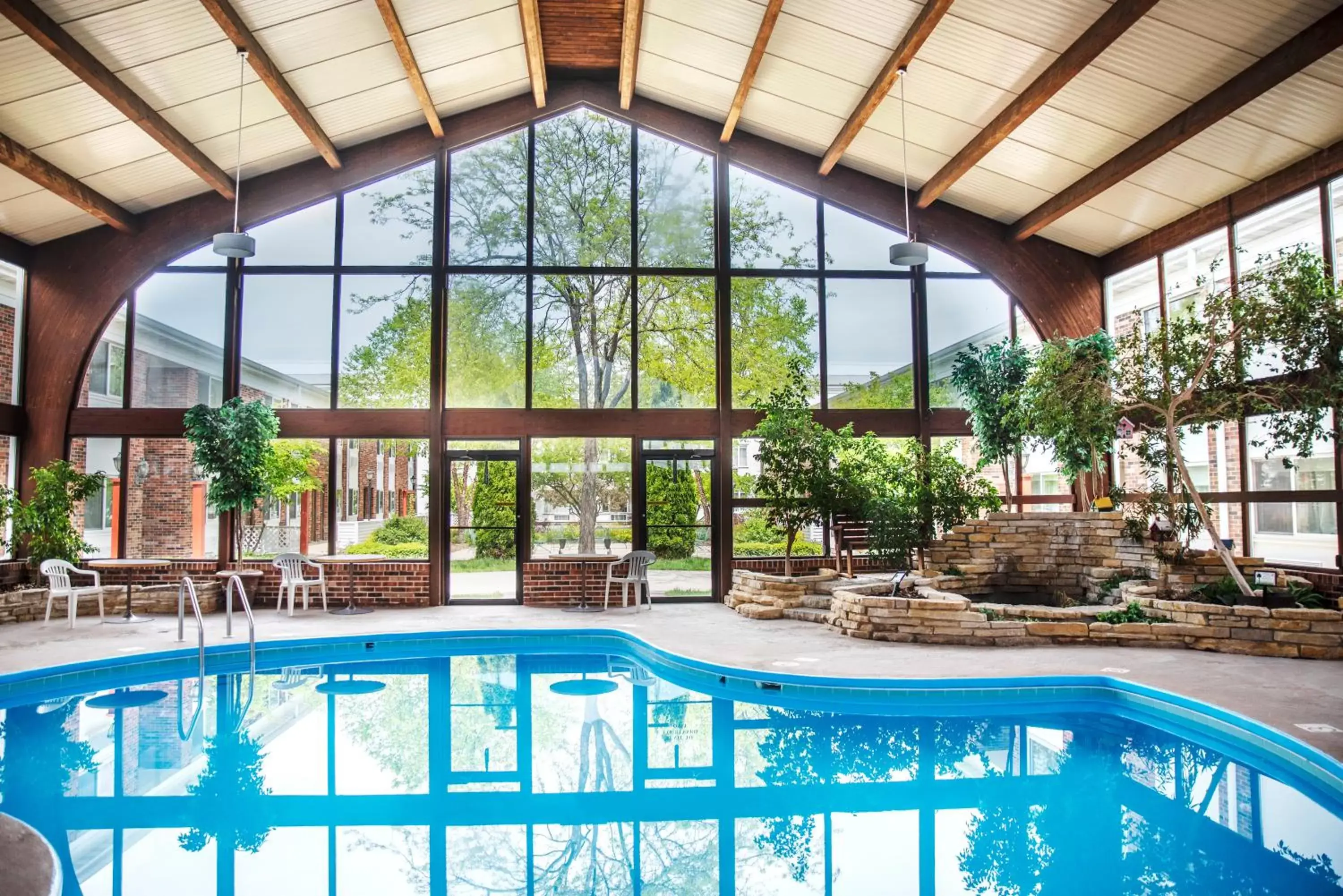 Swimming Pool in The Ingleside Hotel