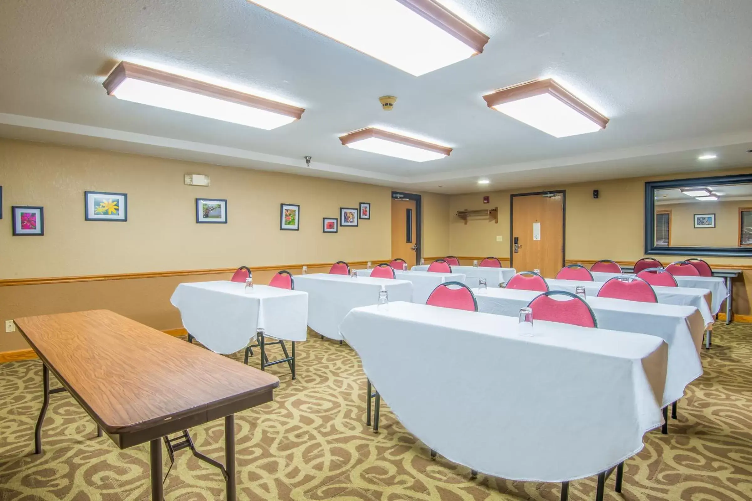 Meeting/conference room in AmericInn by Wyndham Ames