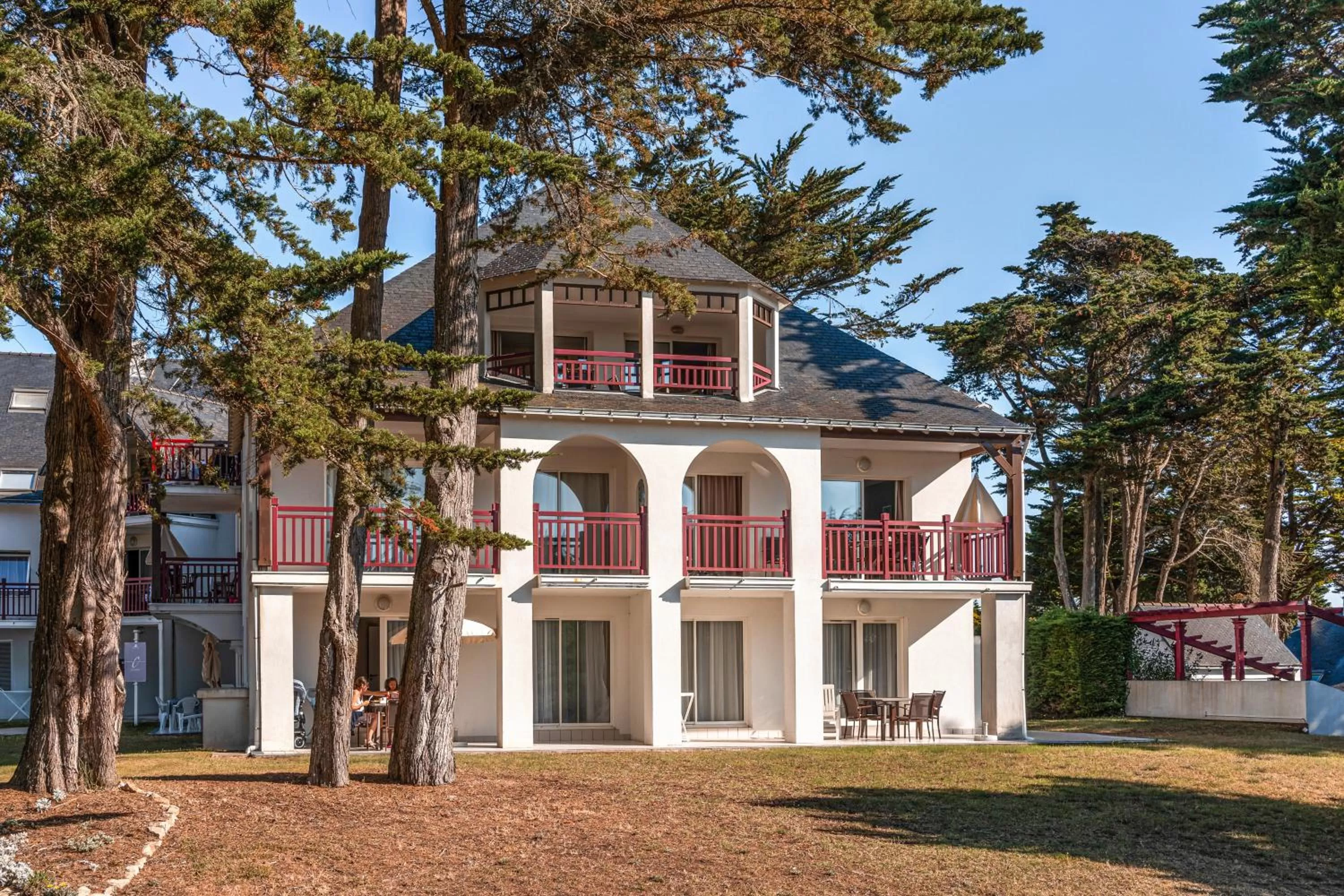 Property building in Résidence Pierre & Vacances Premium Le Domaine de Cramphore