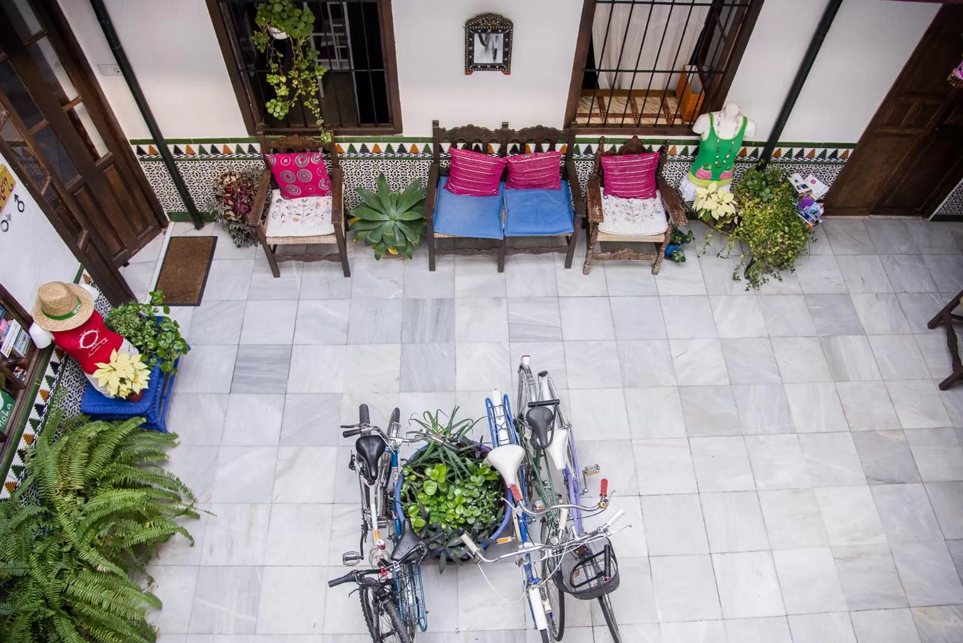 Patio in Backpacker Al-Katre