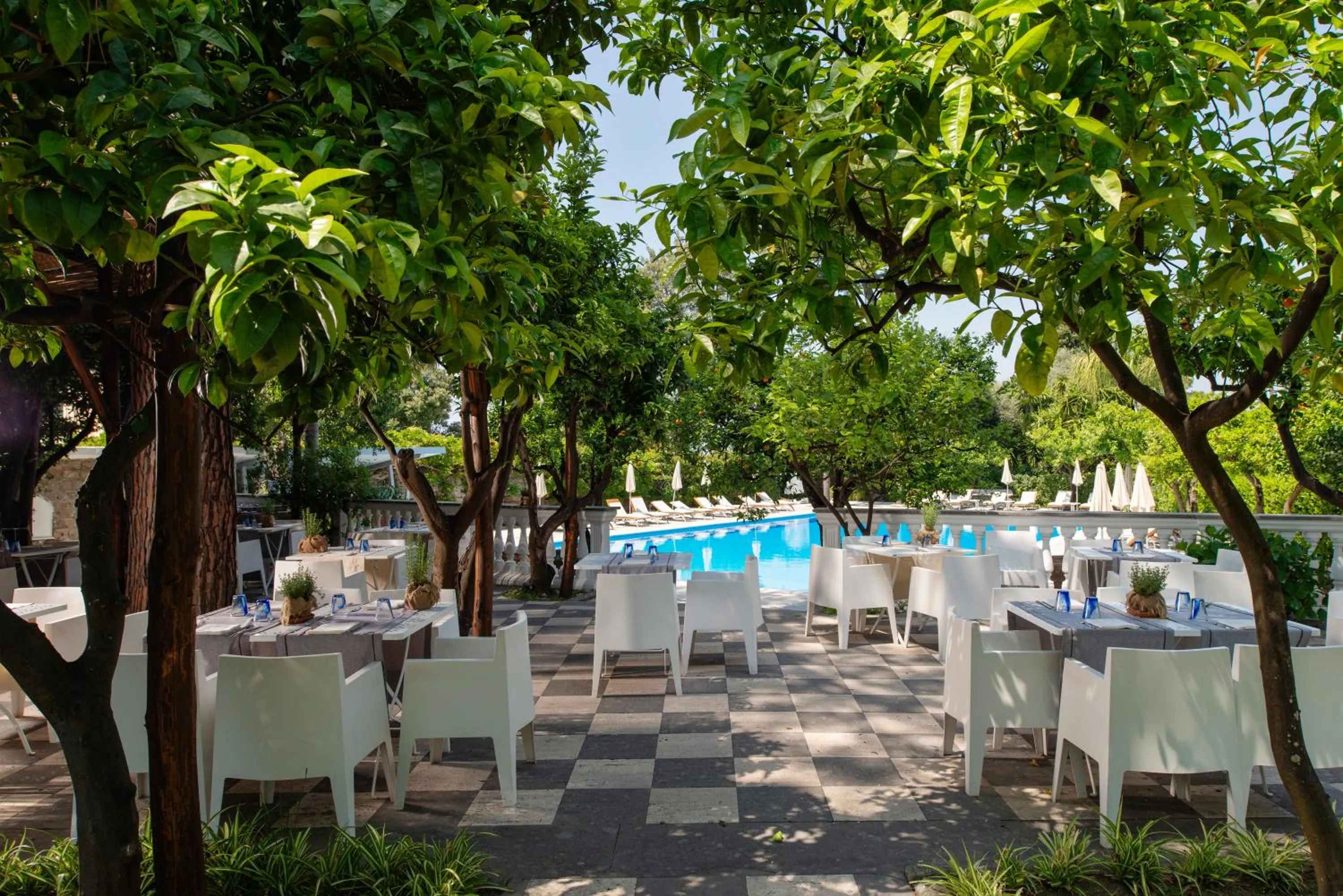 Restaurant/places to eat in Grand Hotel Cocumella