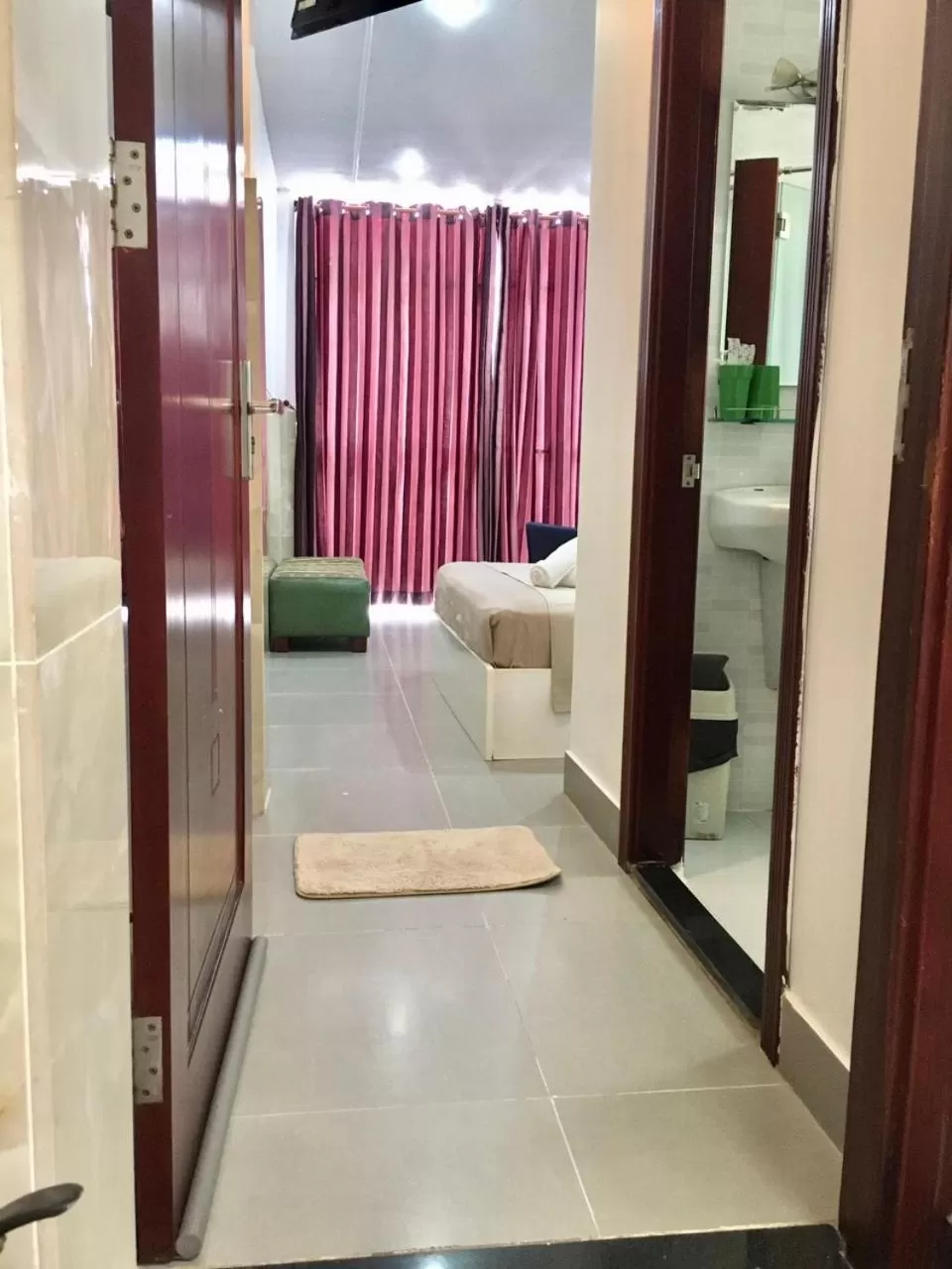 SaiGon CoZy Hotel "241 Pham Ngu Lao Street''