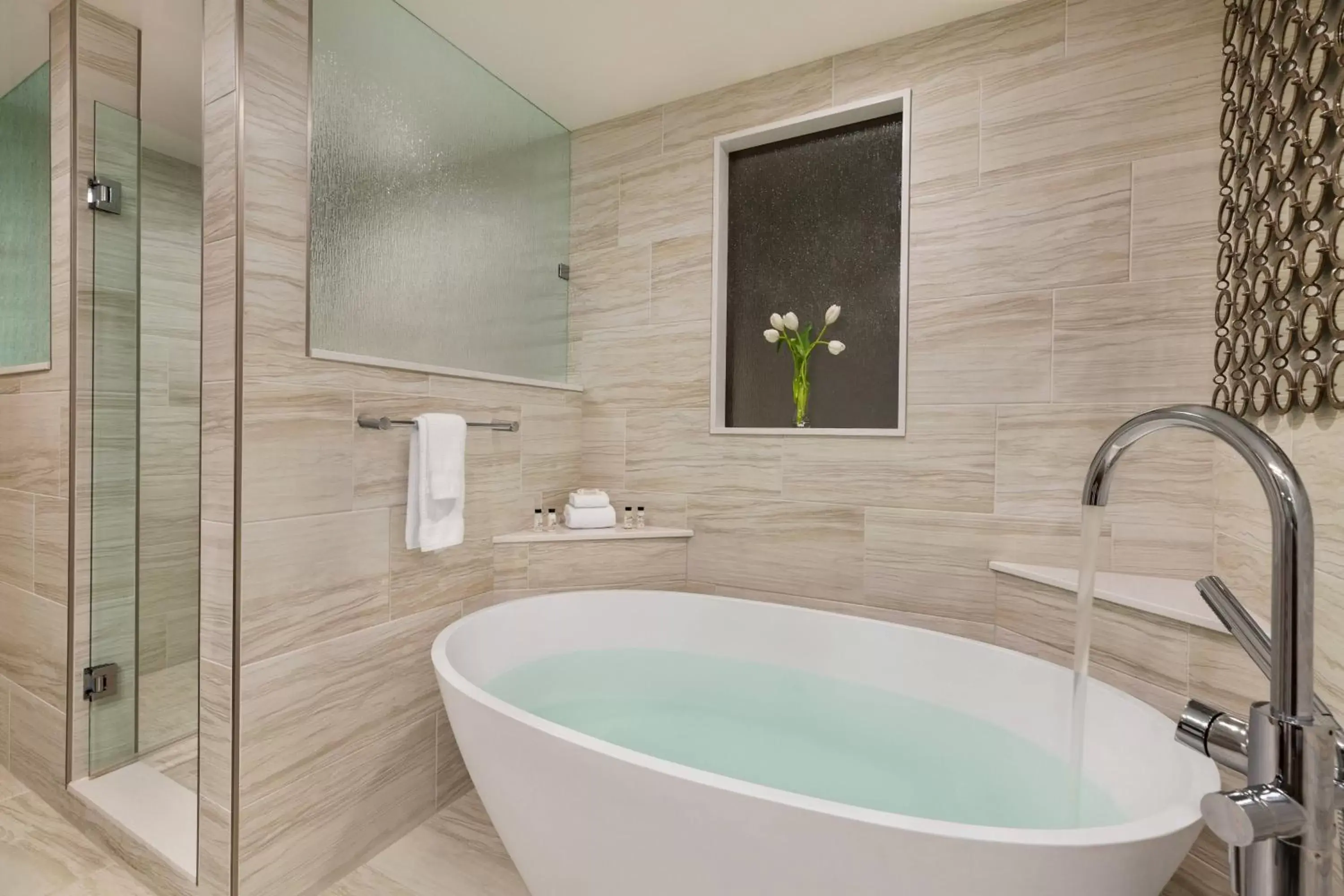 Bedroom, Bathroom in Delta Hotels by Marriott Helena Colonial