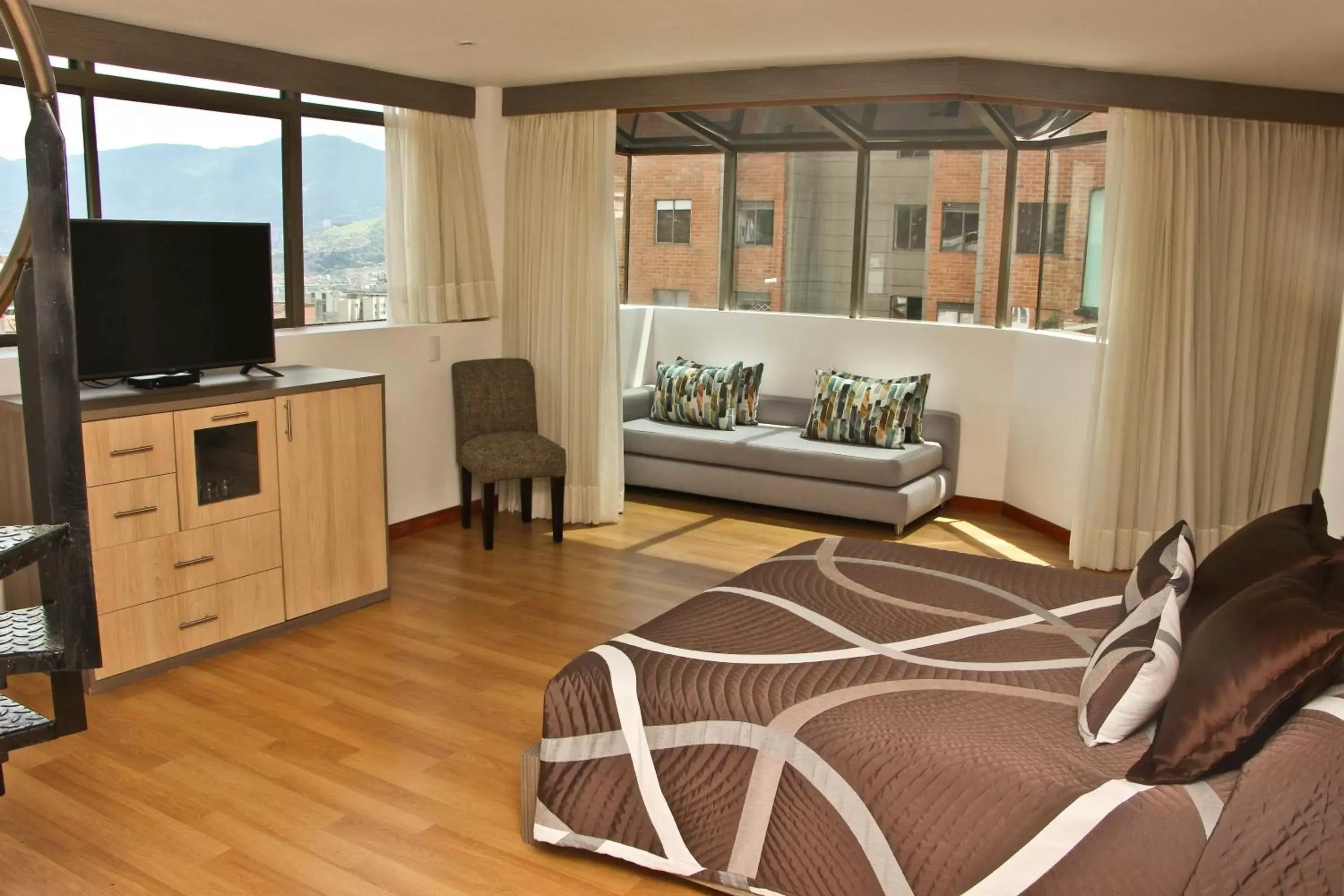 Bed, Seating Area in Hotel Casa Victoria