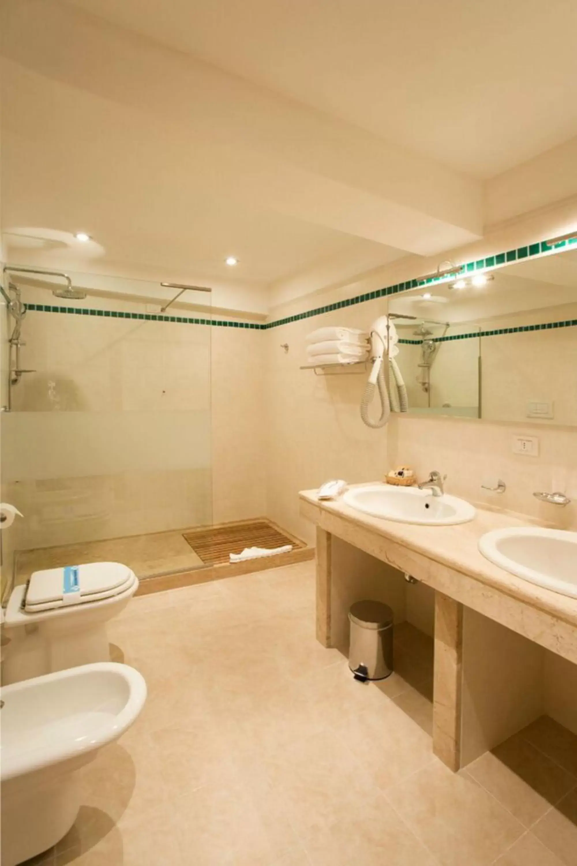Bathroom in Hotel Dei Pini