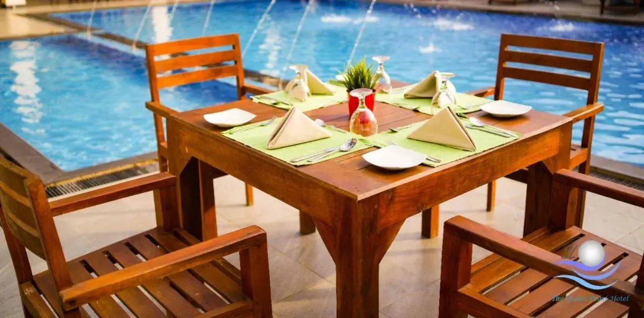 Restaurant/Places to Eat in The Ocean Pearl Hotel Negombo