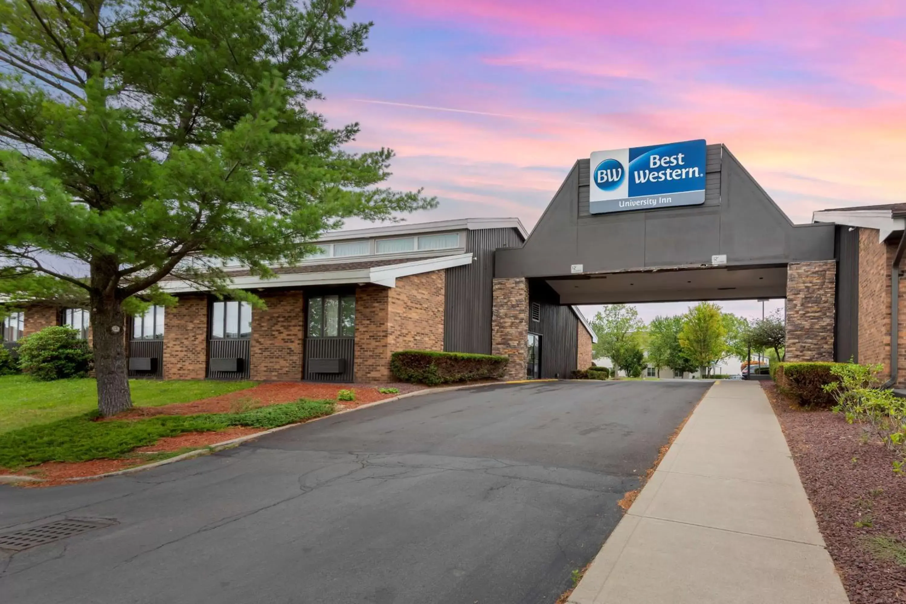 Property building in Best Western University Inn Property building in Best Western University Inn