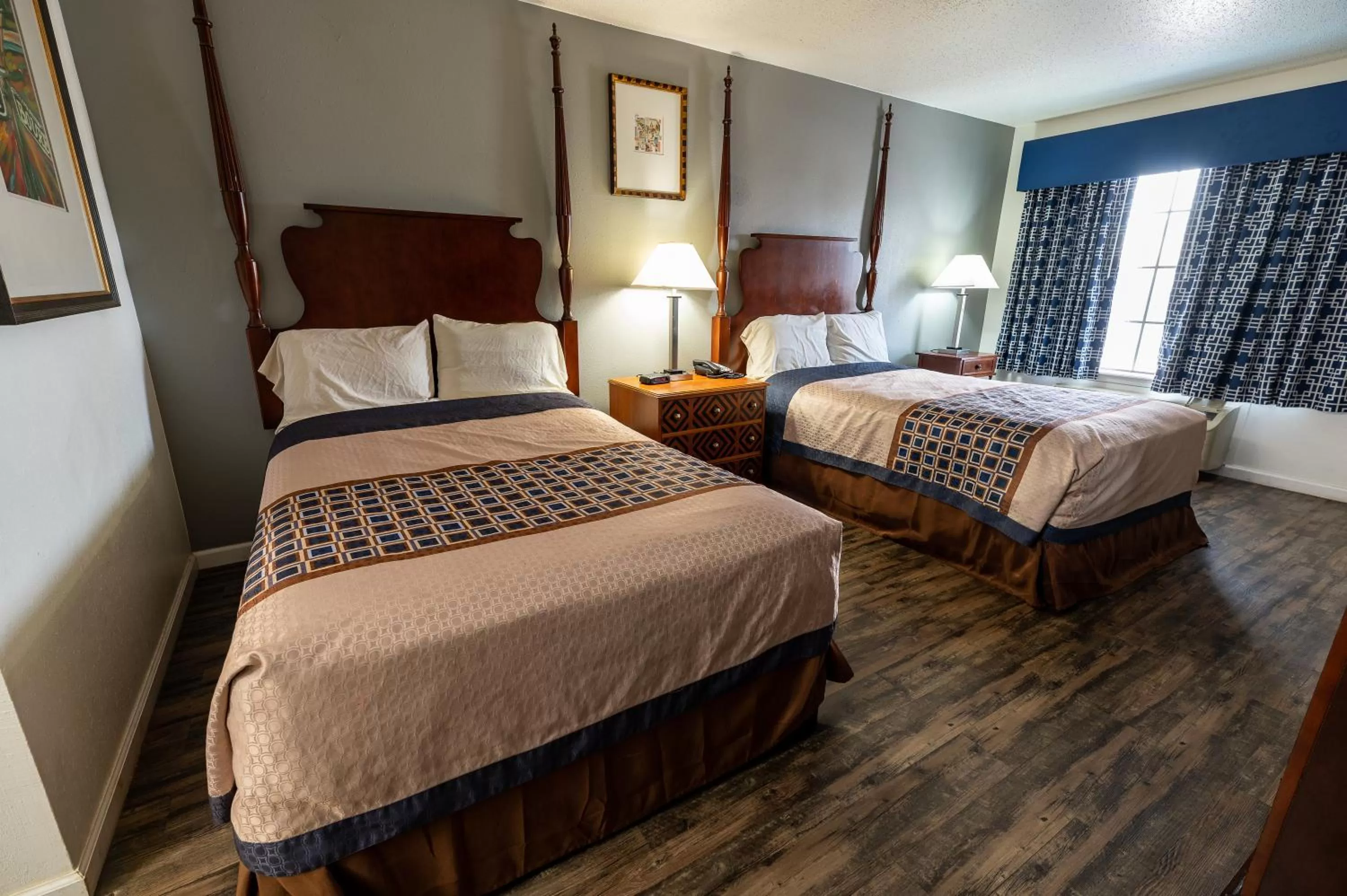 Bed in American Inn & Suites Russellville