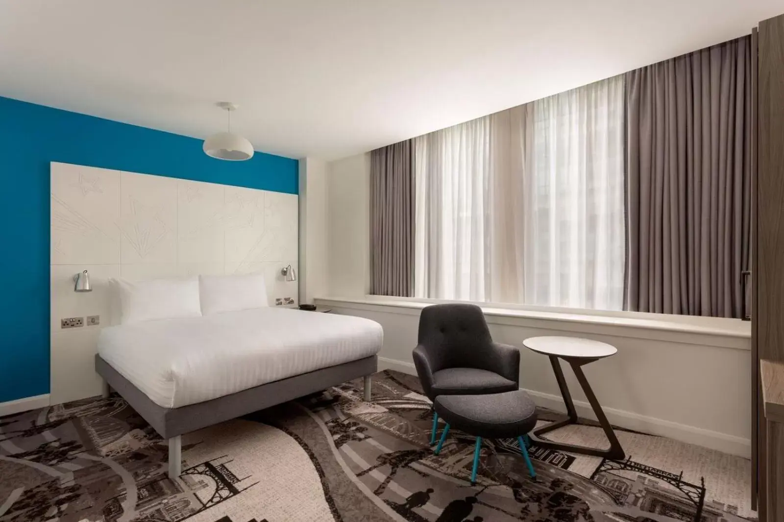 Photo of the whole room in ibis Styles Glasgow Central