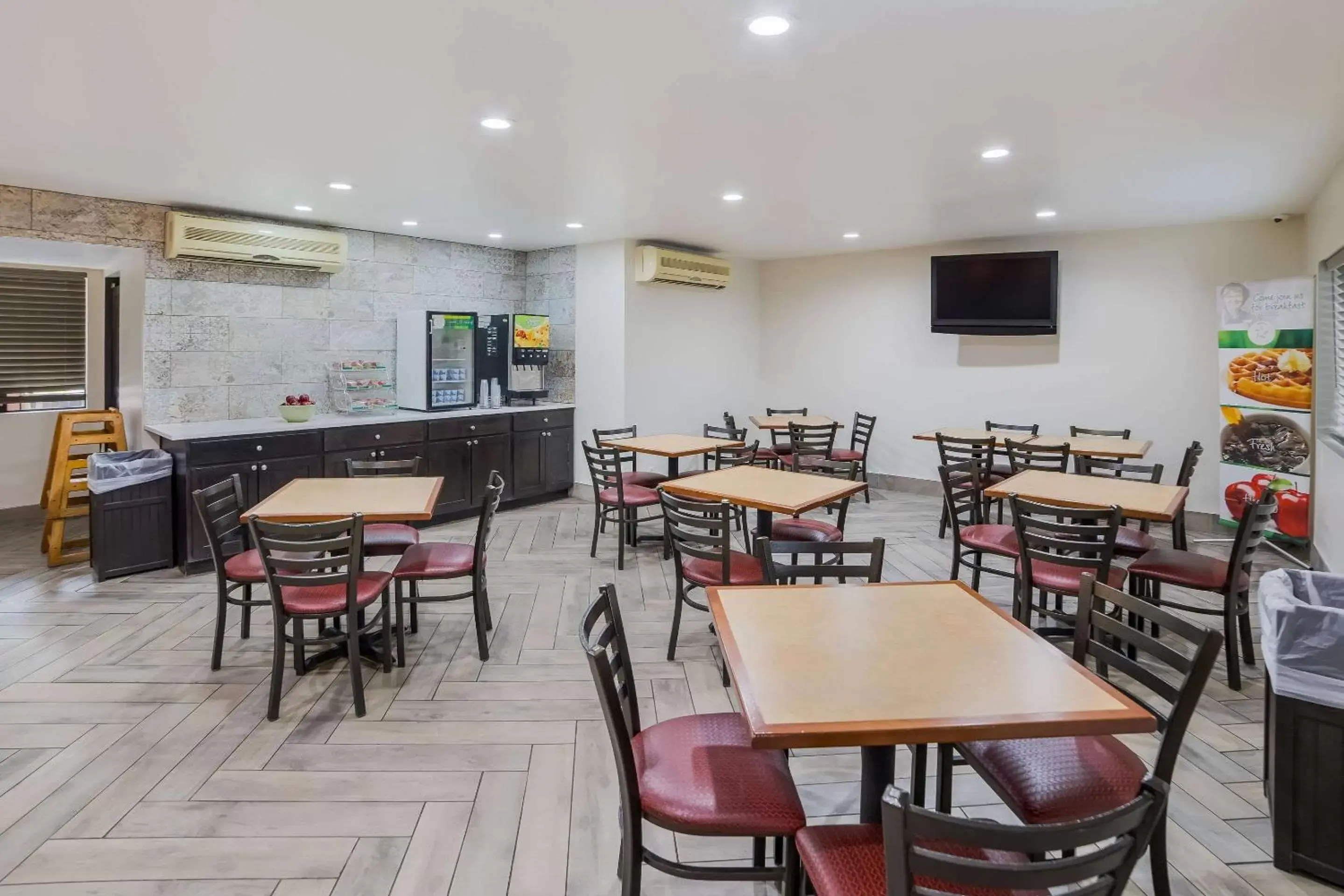 Breakfast, Restaurant/Places to Eat in Quality Inn and Suites Goodyear