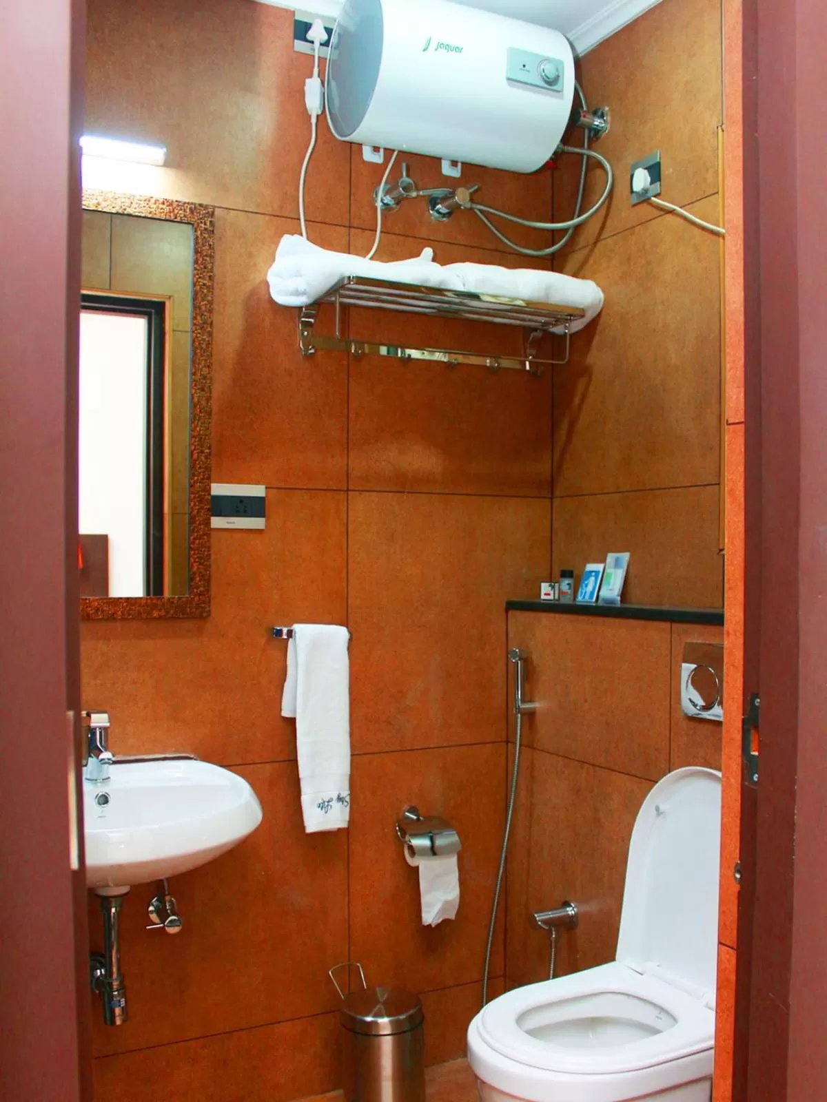 Toilet in Staylite Suites