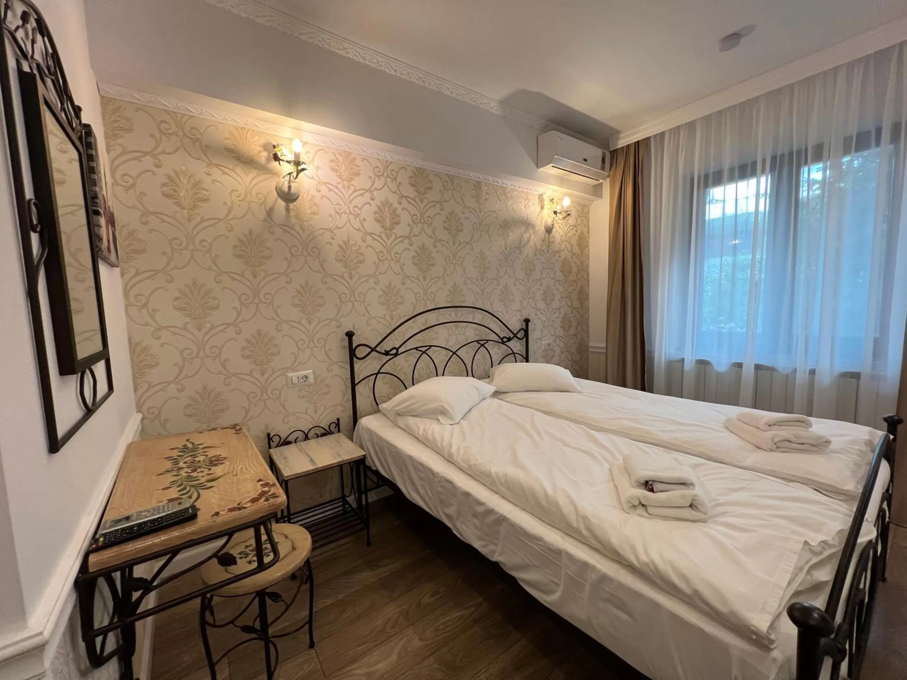 Bed in Hotel Boutique Cathedral Plaza Residences room for rent downtown