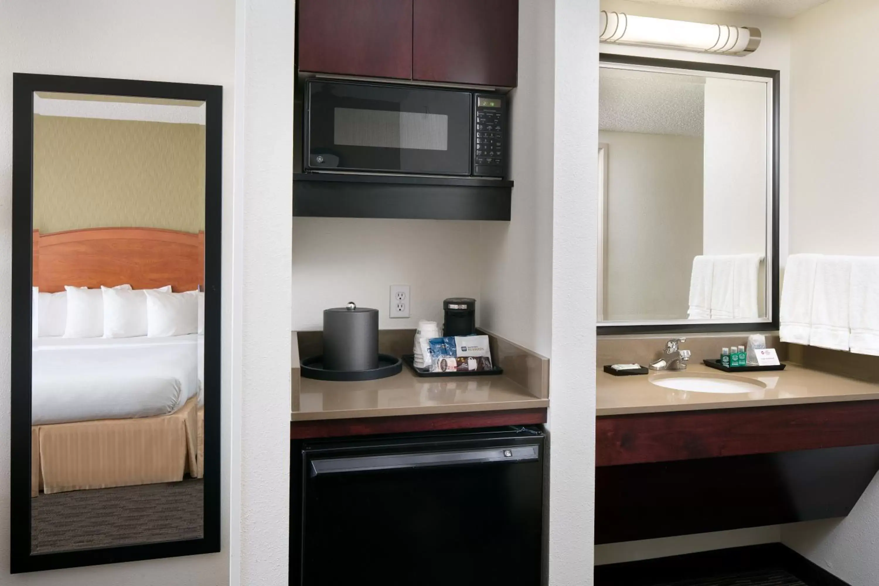 Area and facilities in High Plains Hotel at Denver International Airport