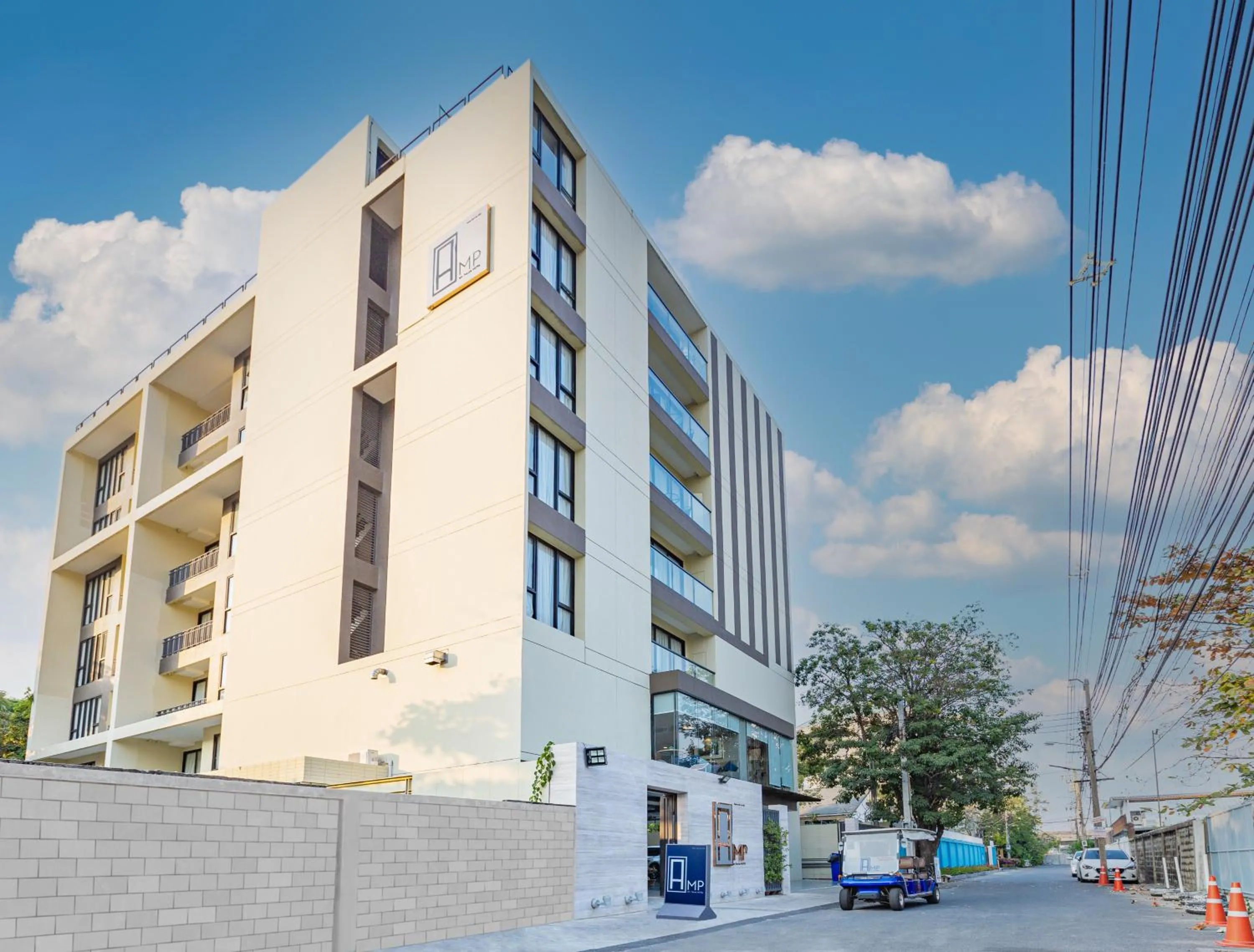 Property building in Amp Am House Bangkok Hotel