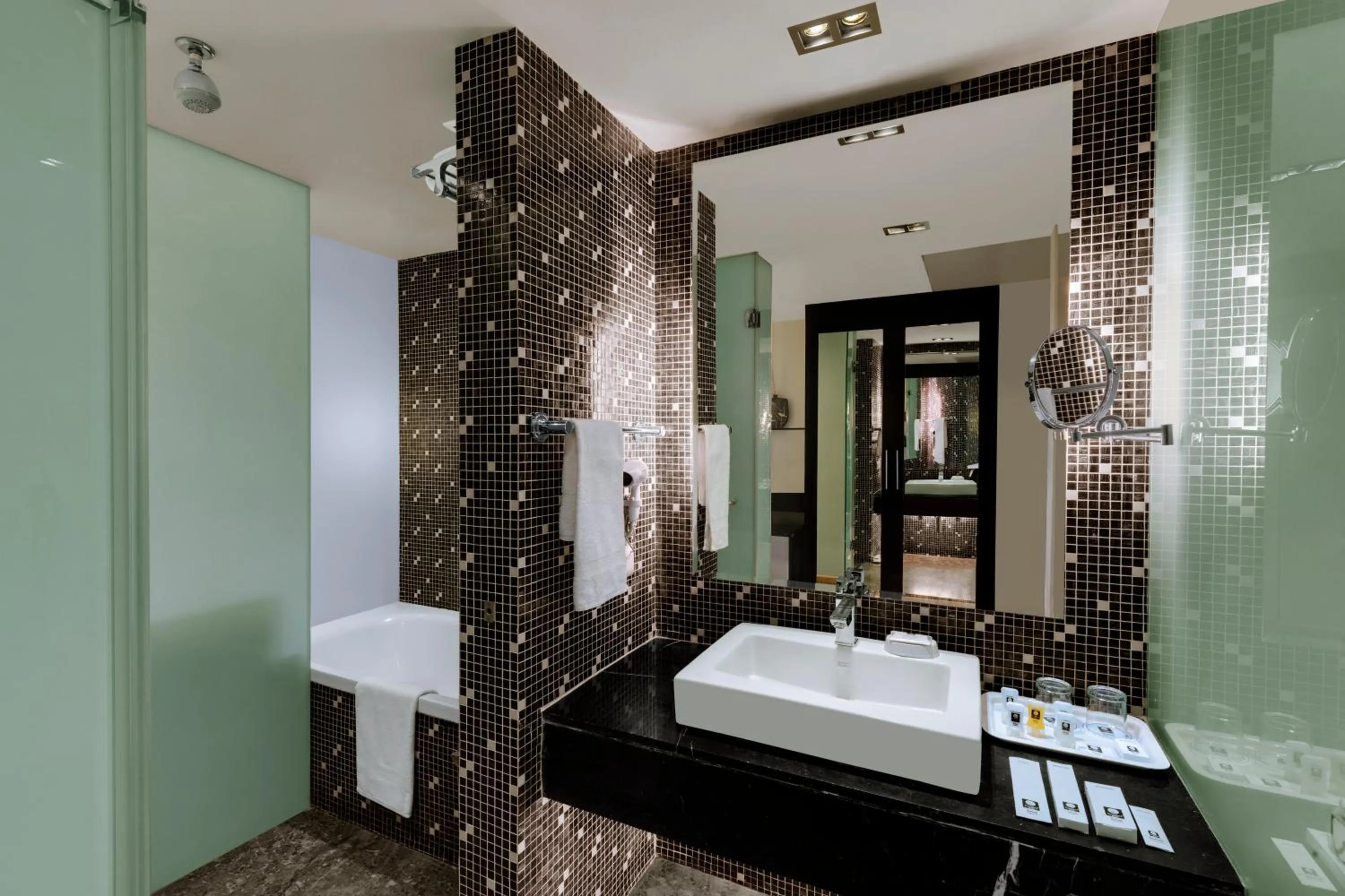 Bathroom in Comfort Inn Sunset