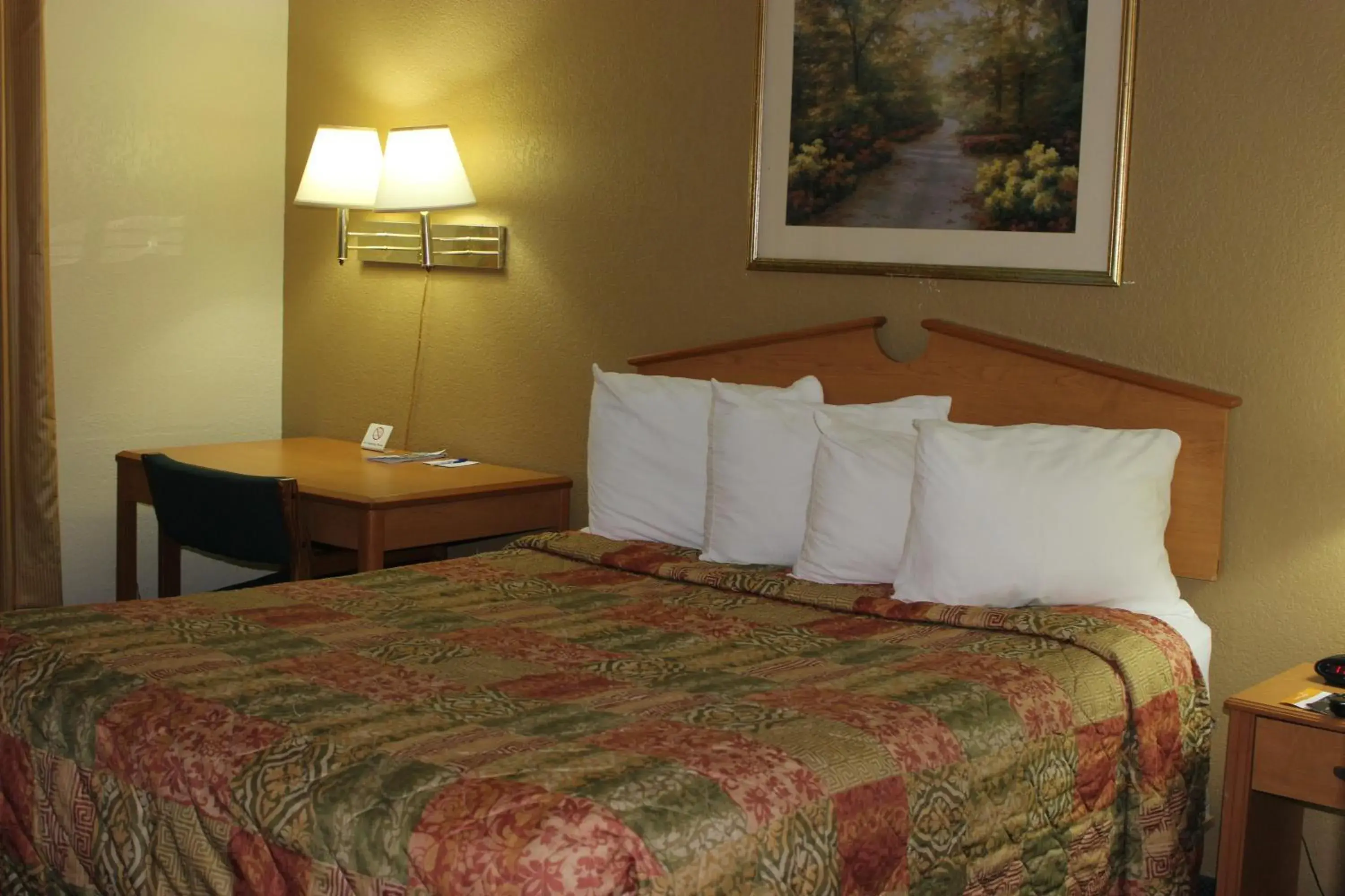 Bed in Americas Best Value Inn Grand Forks