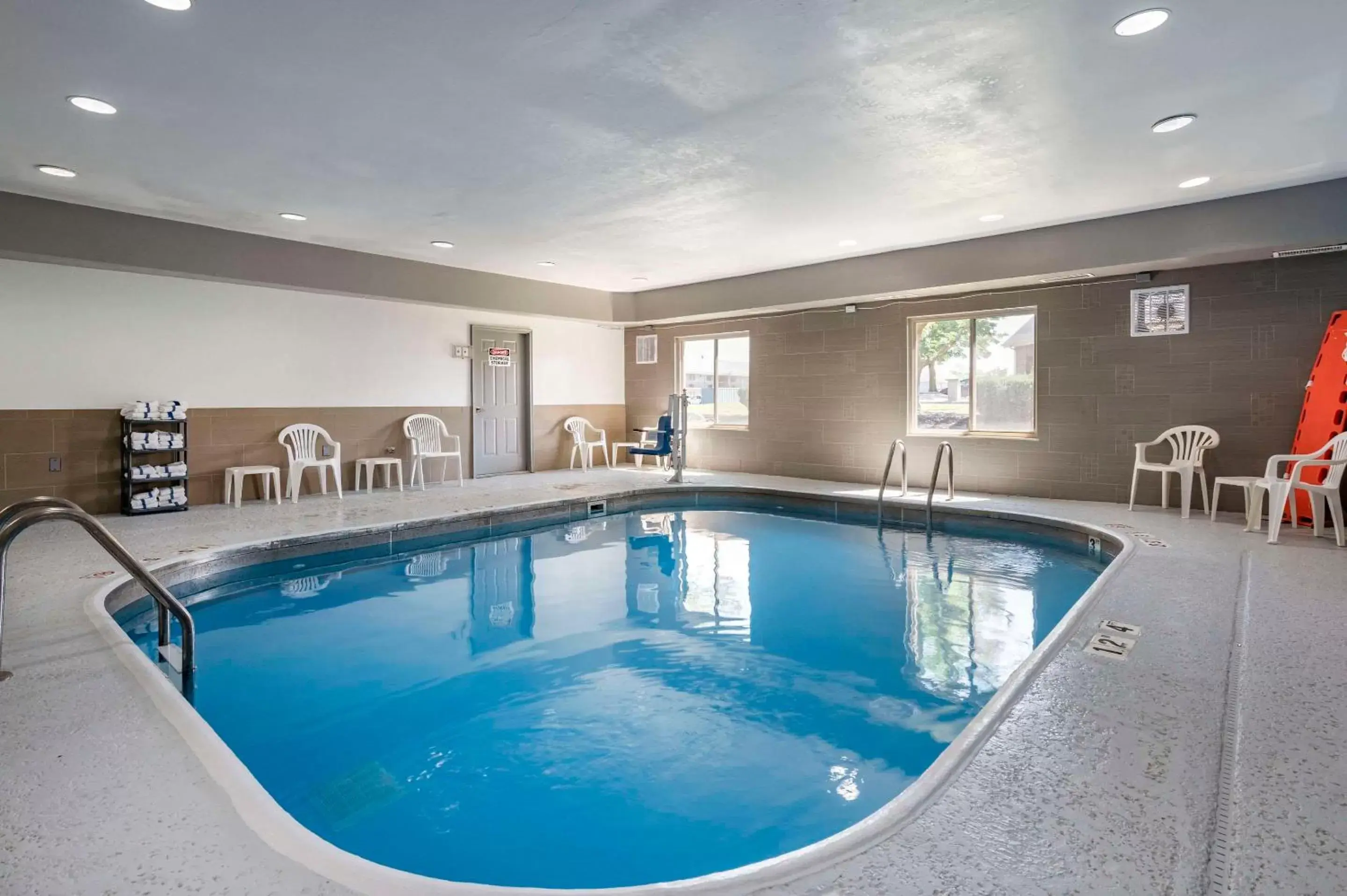 Swimming Pool in Comfort Inn Plainfield