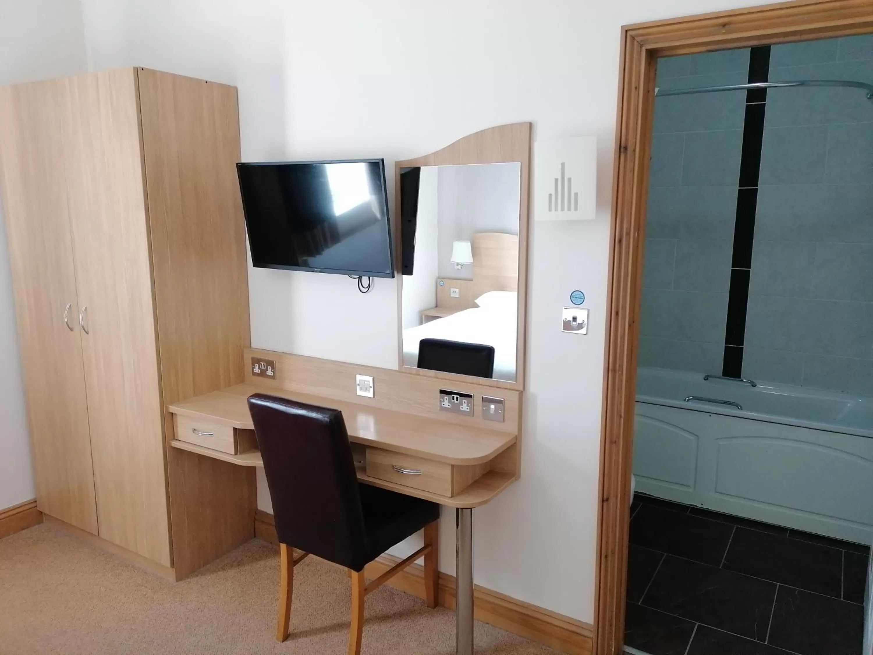 TV and multimedia in The Queensgate Hotel