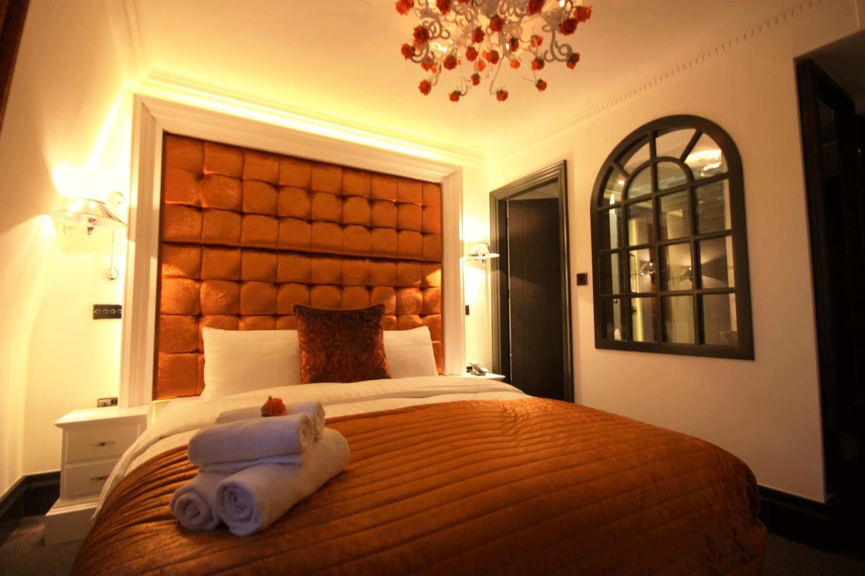 Bedroom, Bed in The Exhibitionist Hotel