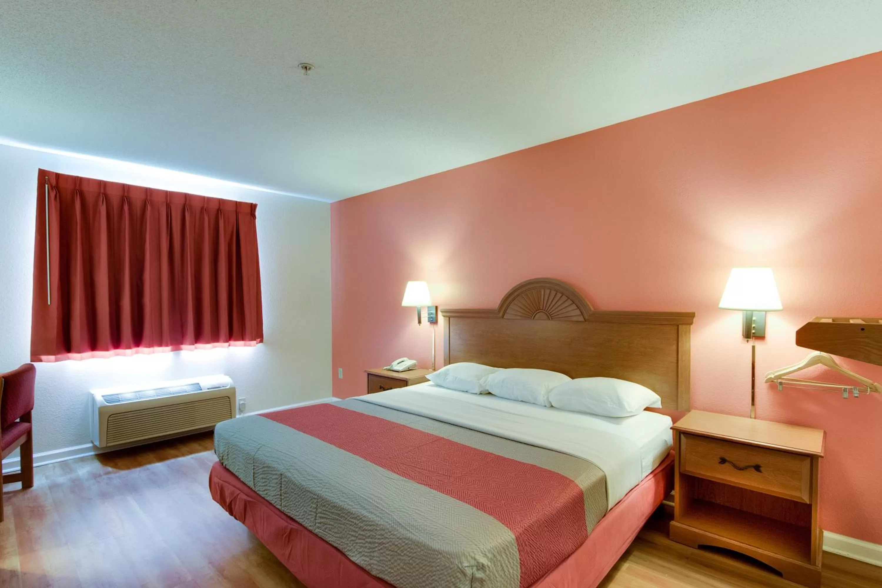 Bedroom, Bed in Motel 6-Hinesville, GA