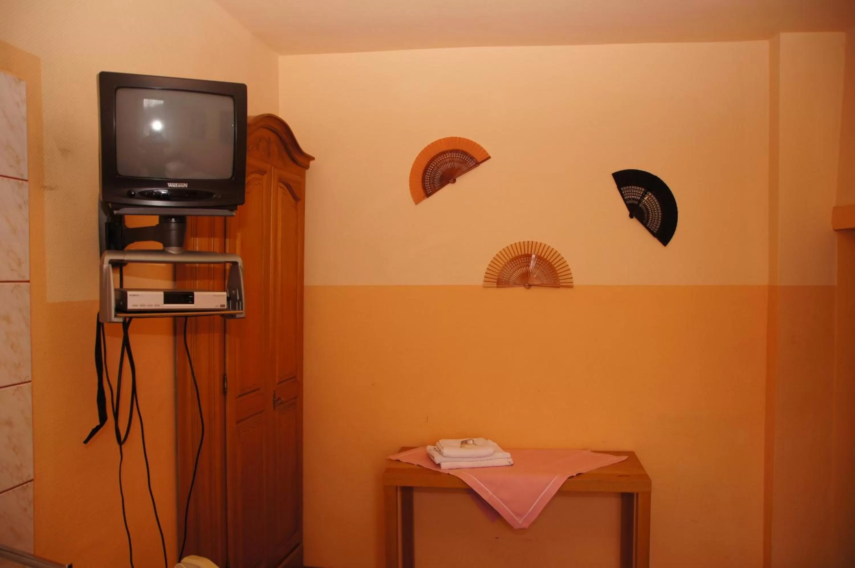 TV and multimedia in Hotel Paseo