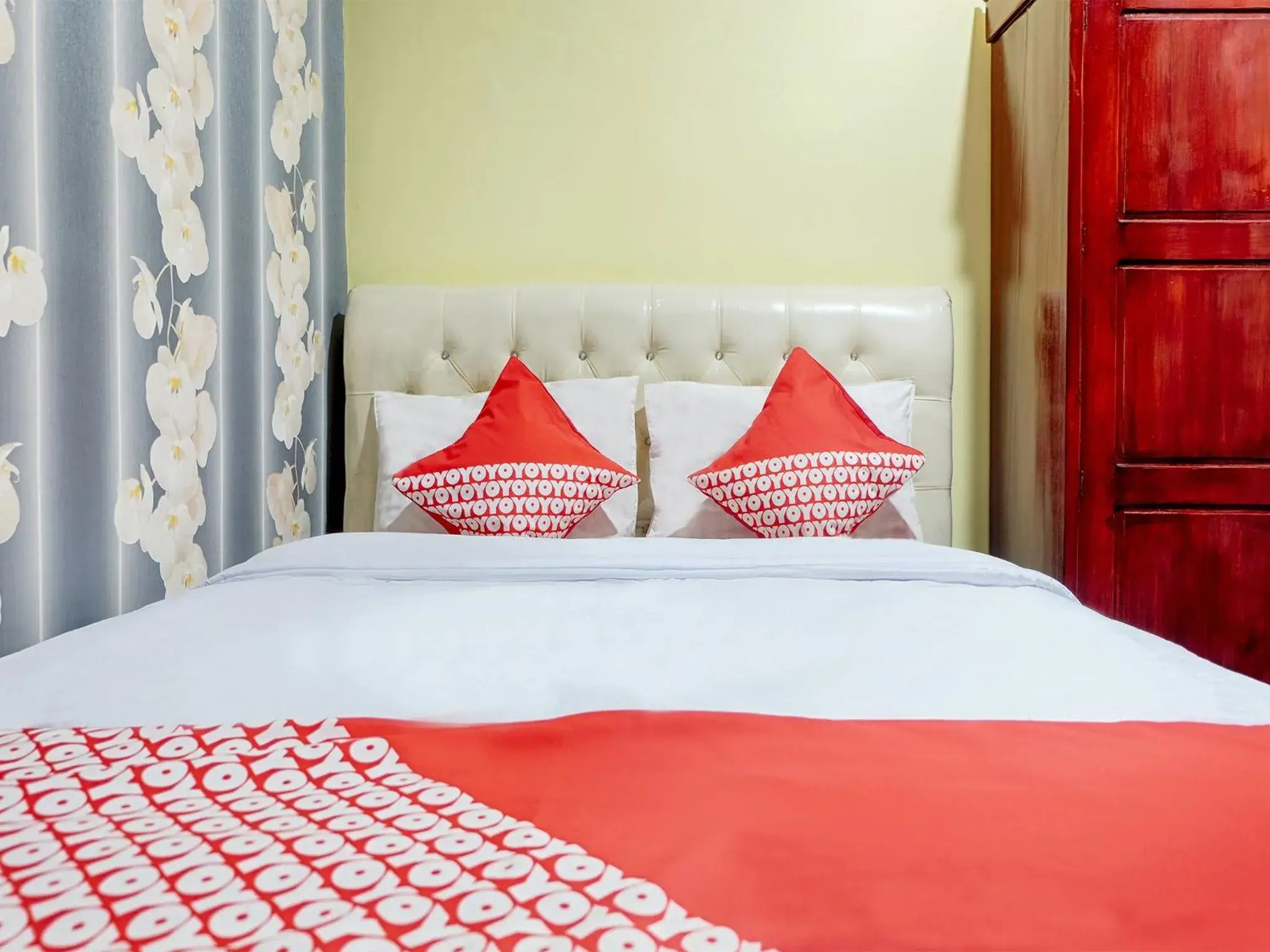 Bedroom, Bed in OYO 2595 Hotel Jinan Makassar