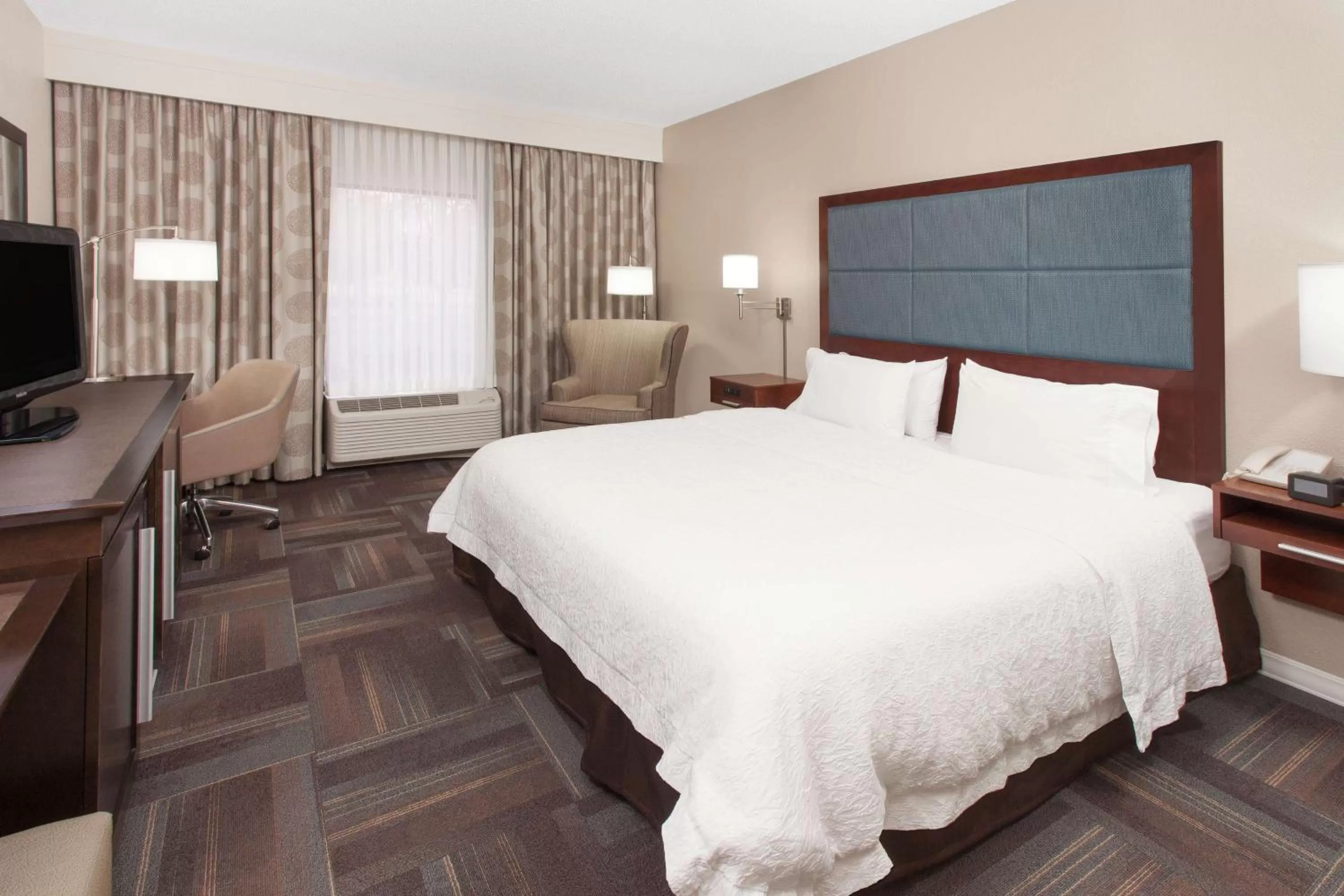 Bedroom, Bed in Hampton Inn & Suites Munster