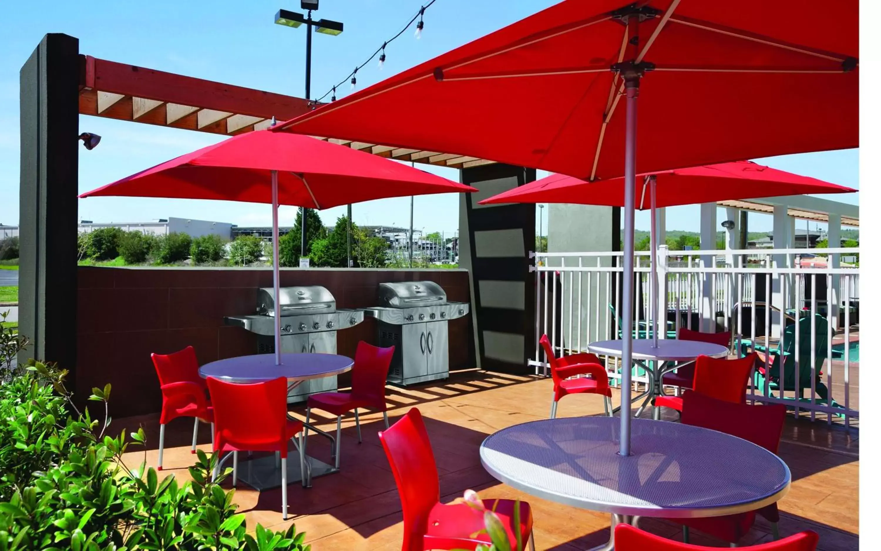 Patio, Restaurant/Places to Eat in Home2 Suites by Hilton - Oxford