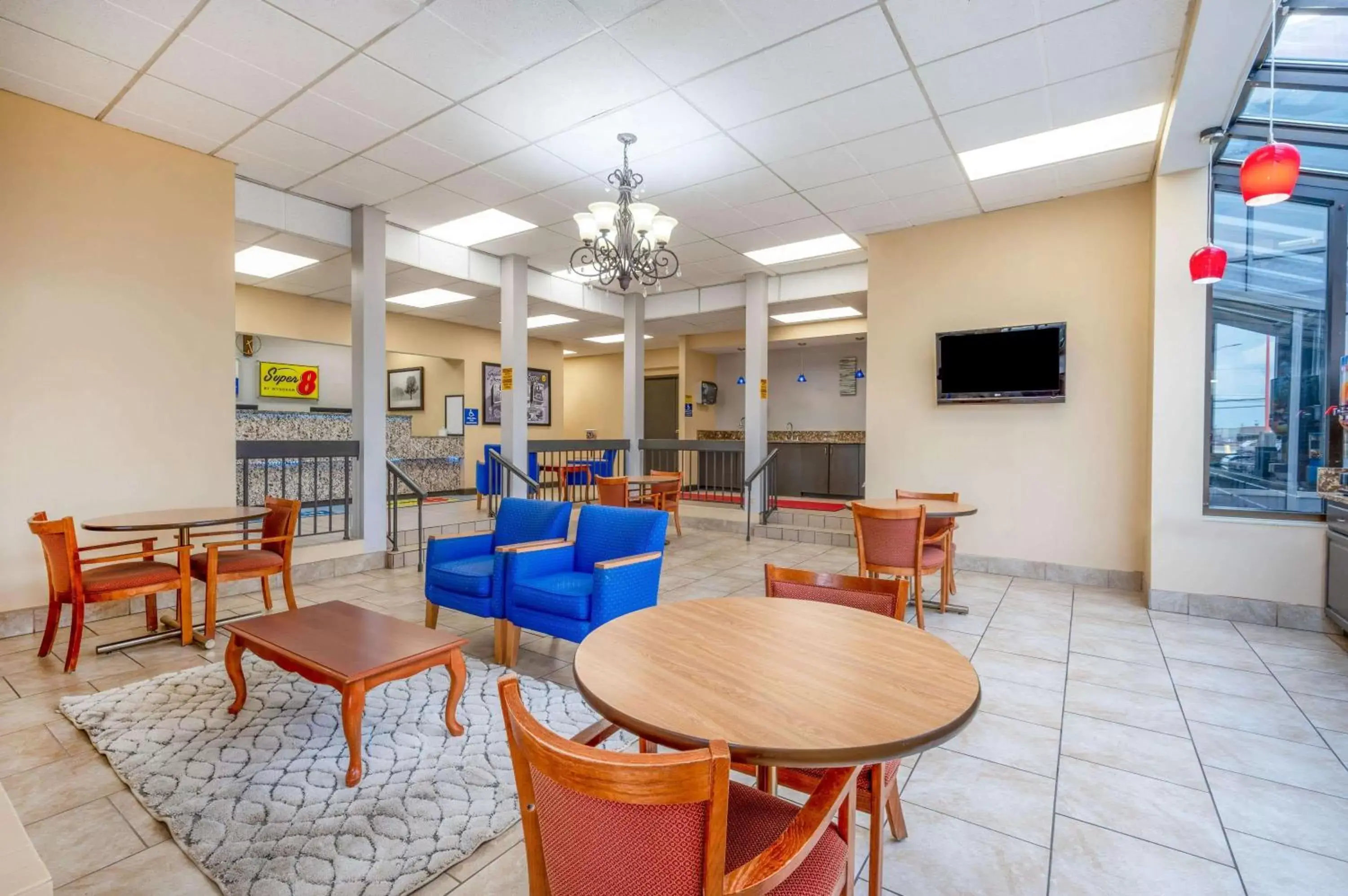 Restaurant/places to eat, Lounge/Bar in Super 8 by Wyndham Perrysburg-Toledo
