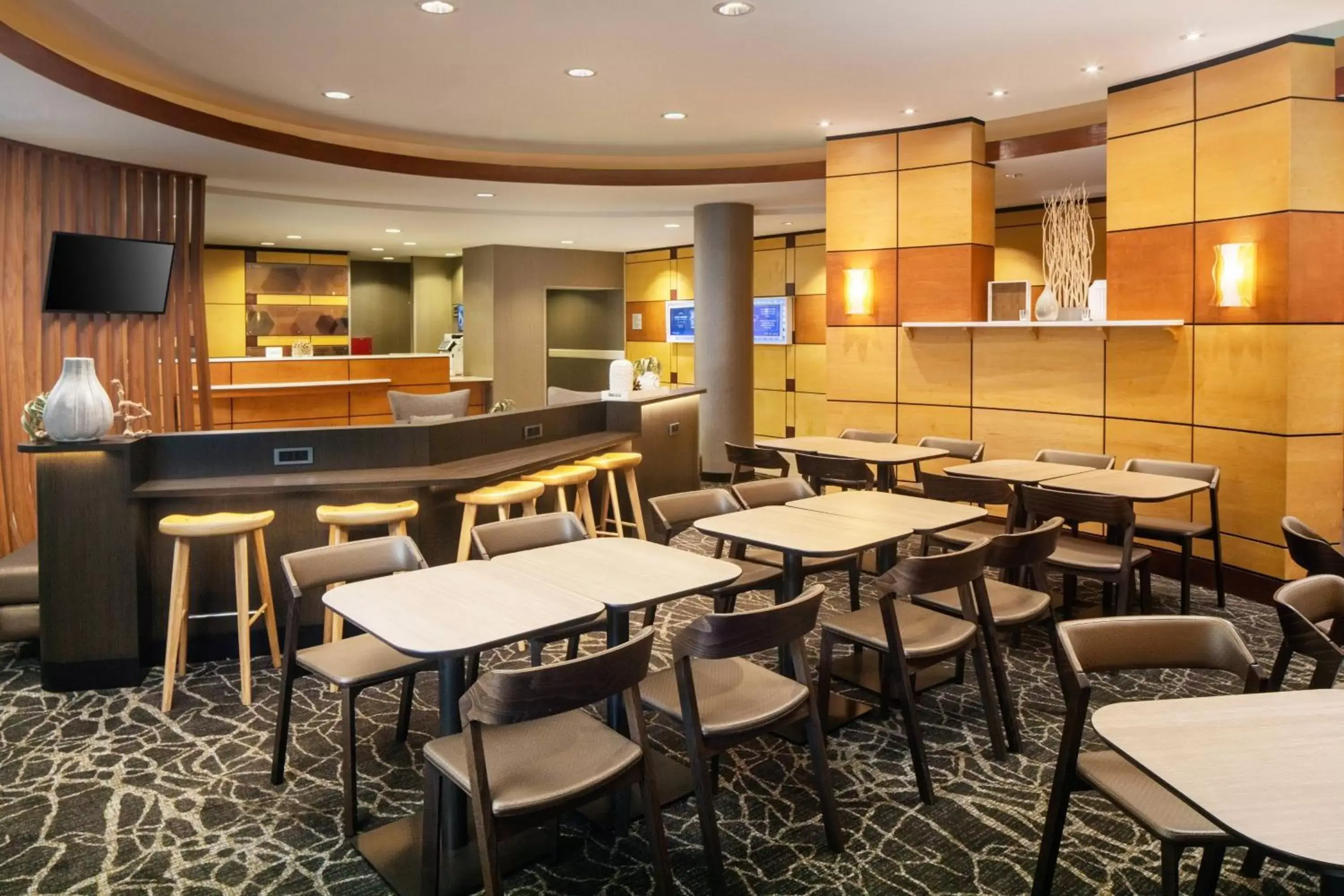 Lobby or reception, Restaurant/Places to Eat in SpringHill Suites by Marriott Savannah I-95 South