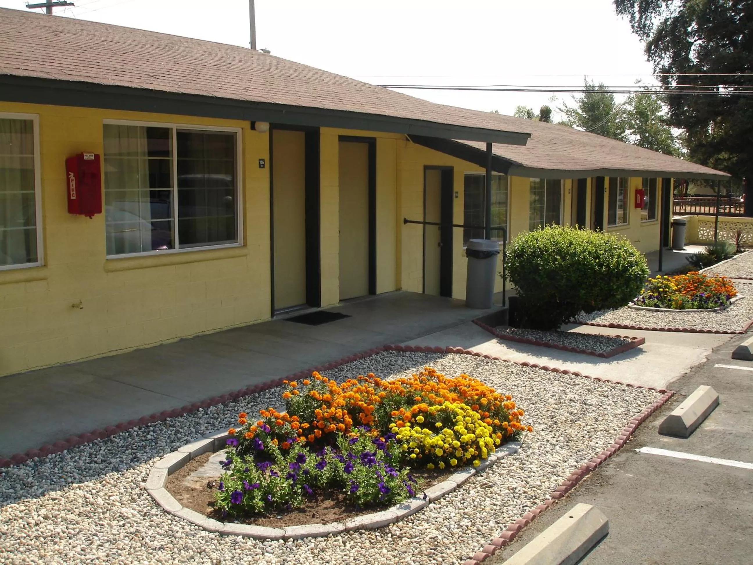 Property building in Lakeview Inn