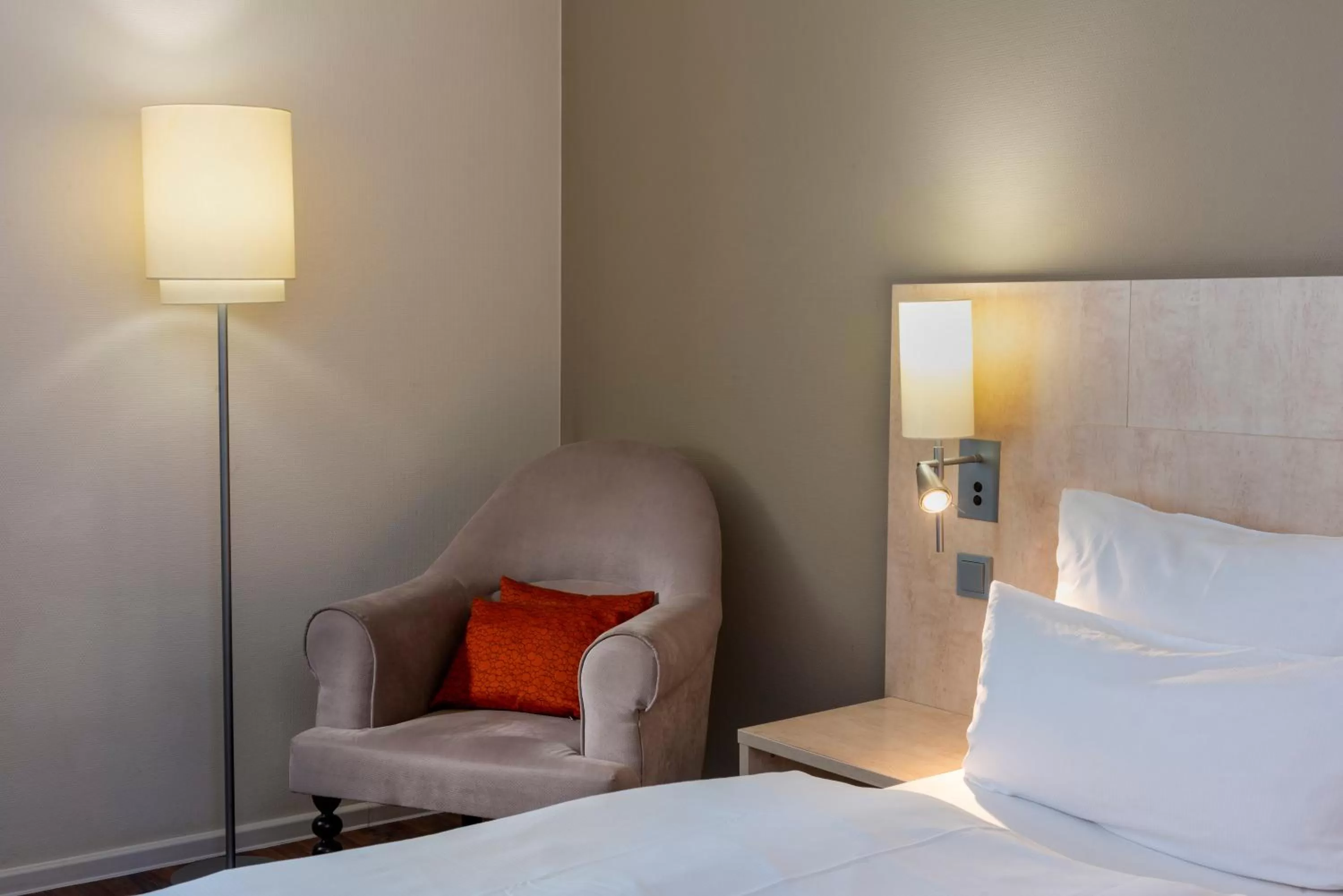 Photo of the whole room, Bed in Mercure Hotel Düsseldorf Süd