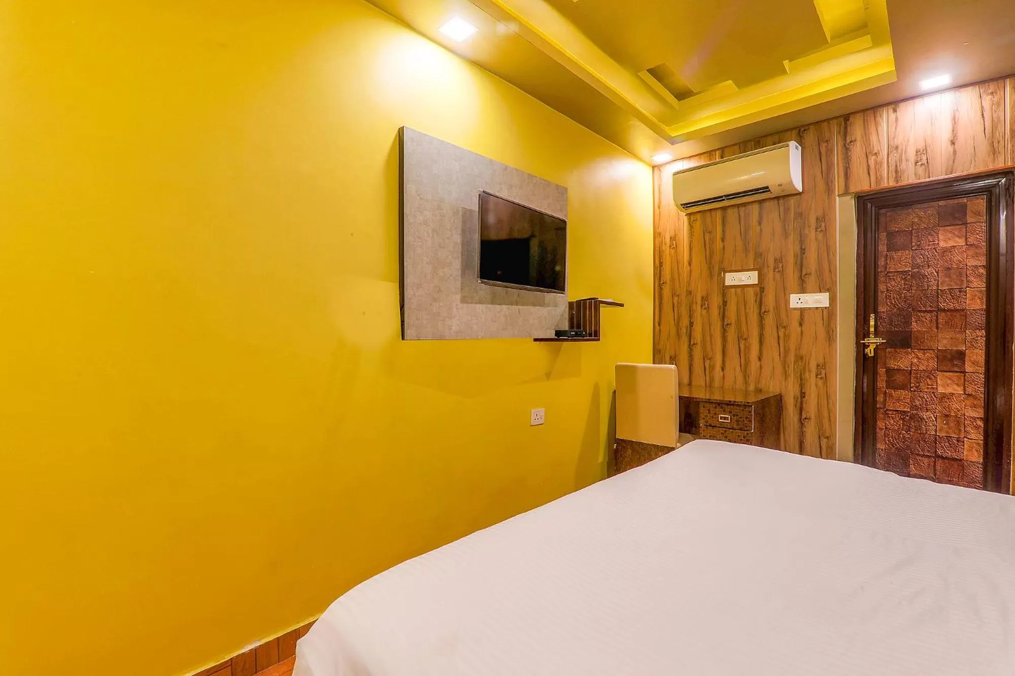 TV and multimedia, Bed in FabHotel GMC Grand