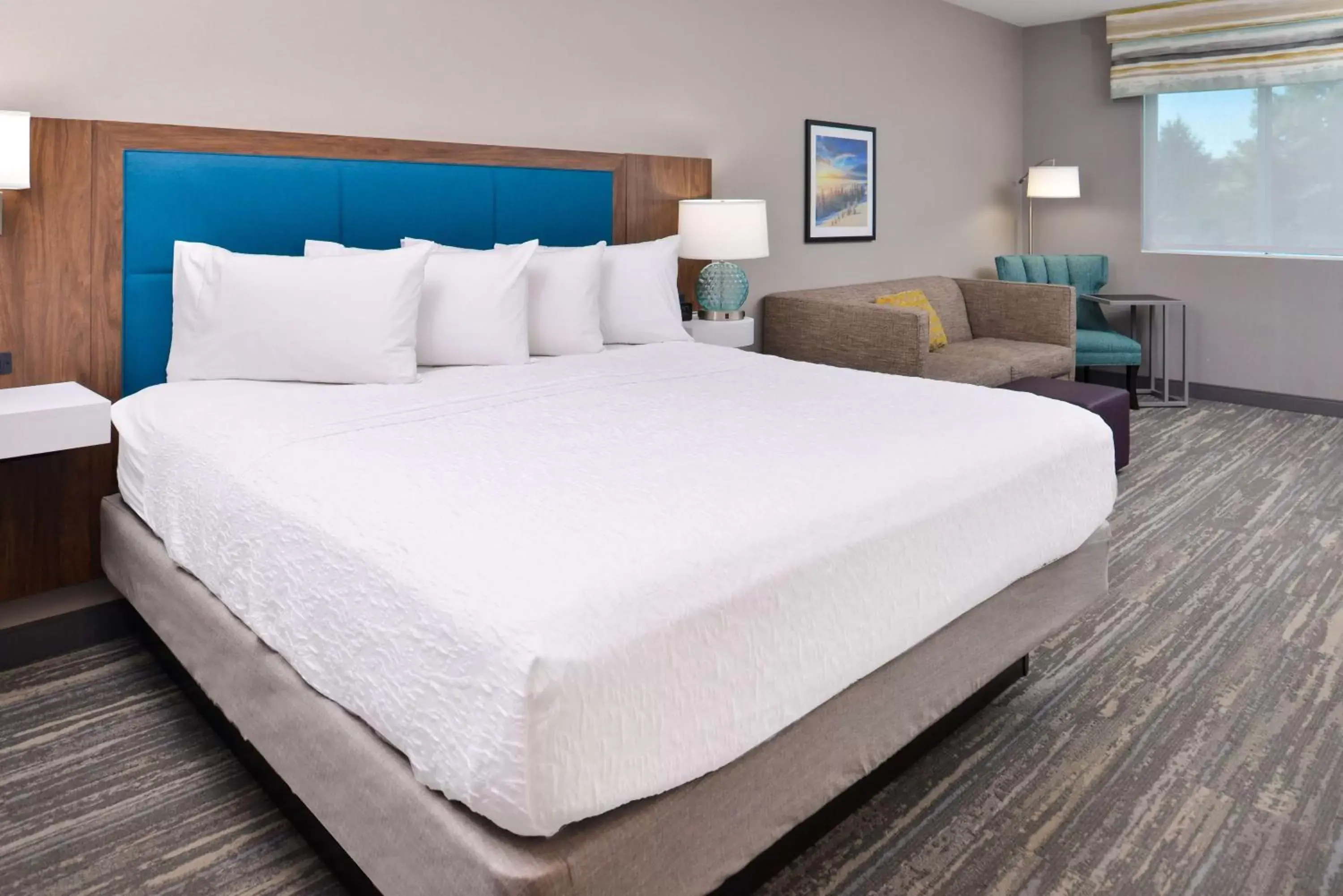 Living room, Bed in Hampton Inn & Suites Boise/Spectrum