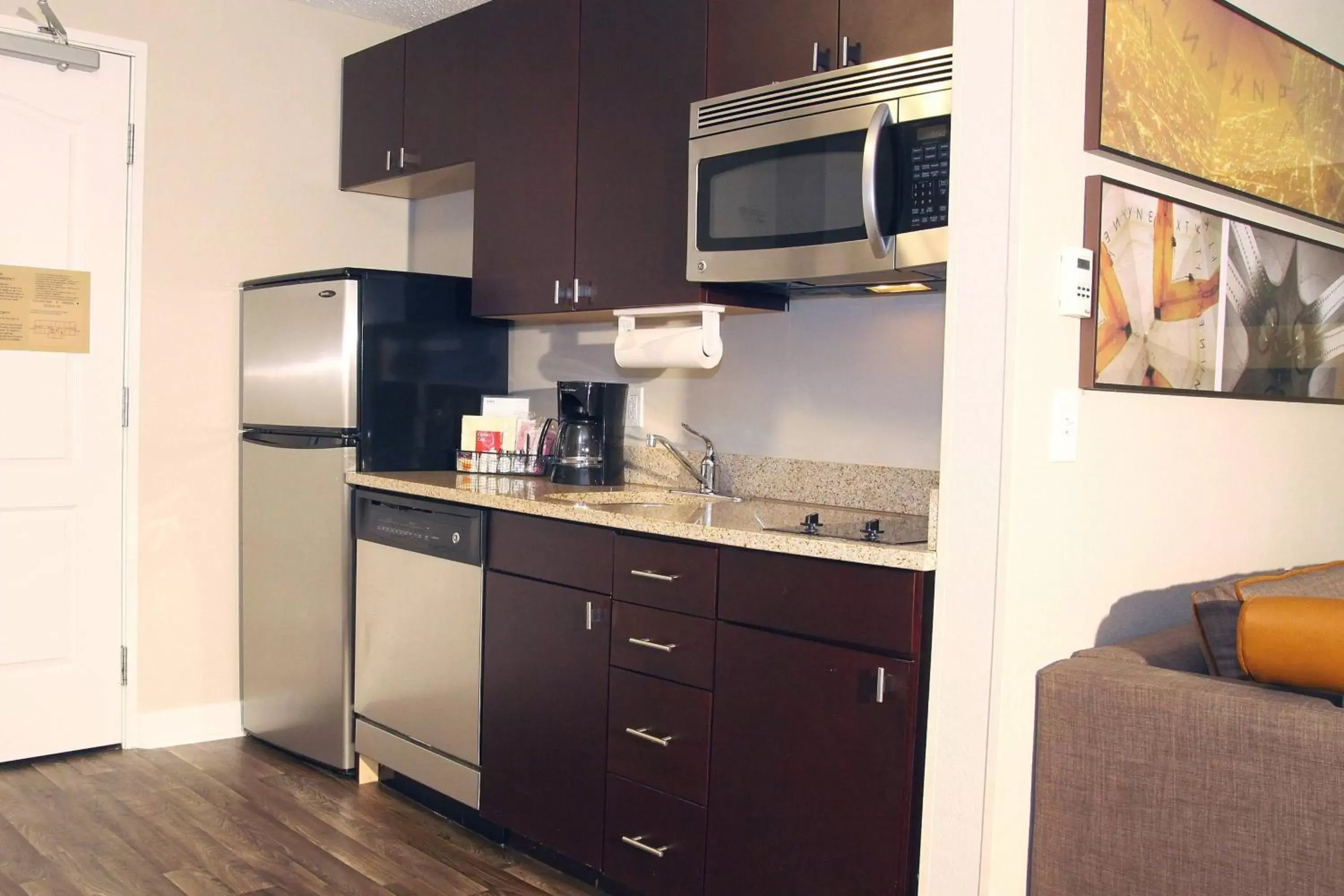Kitchen or kitchenette, Kitchen/Kitchenette in TownePlace Suites by Marriott Albany Downtown/Medical Center