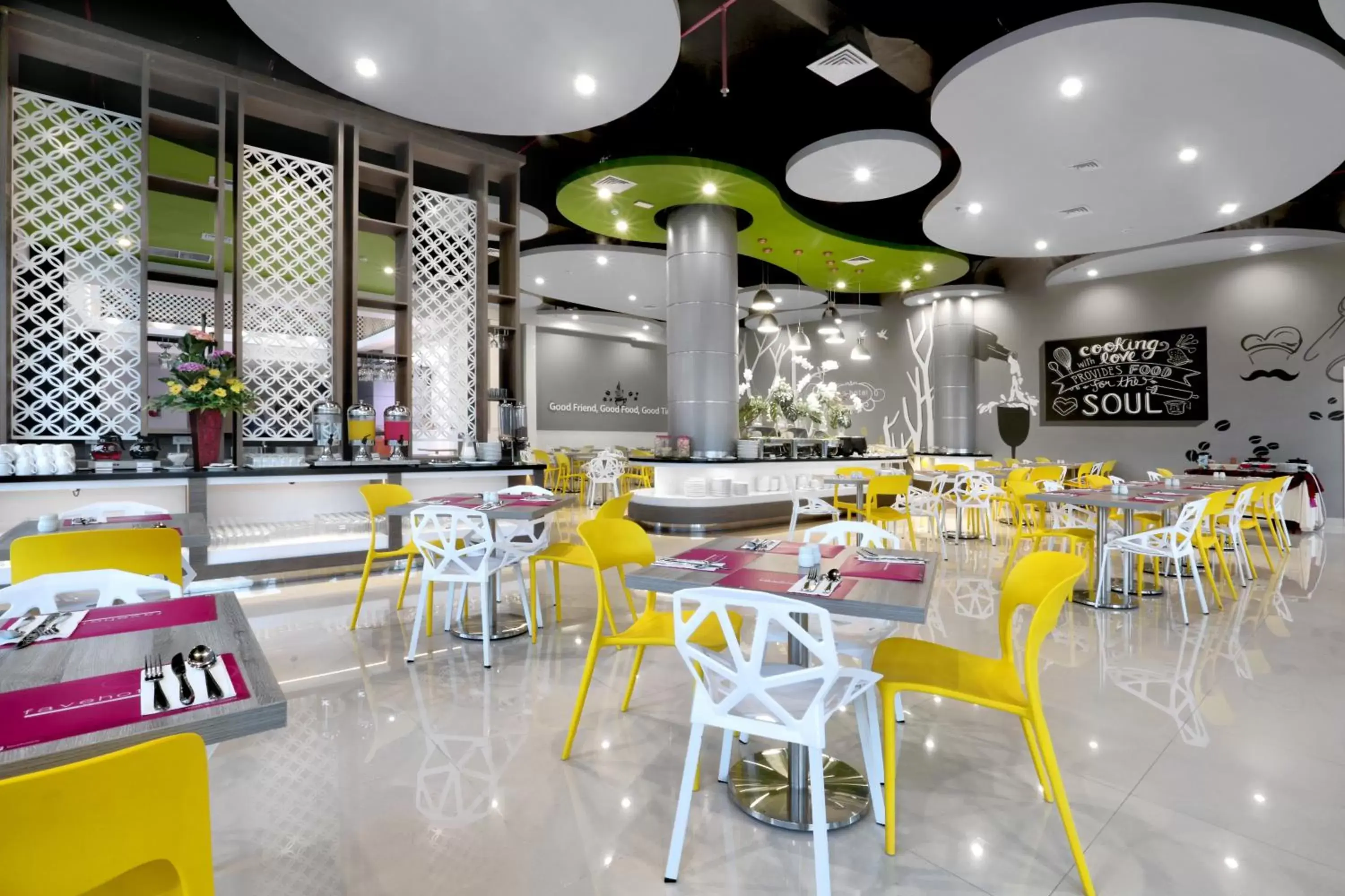 Restaurant/Places to Eat in favehotel Tuban