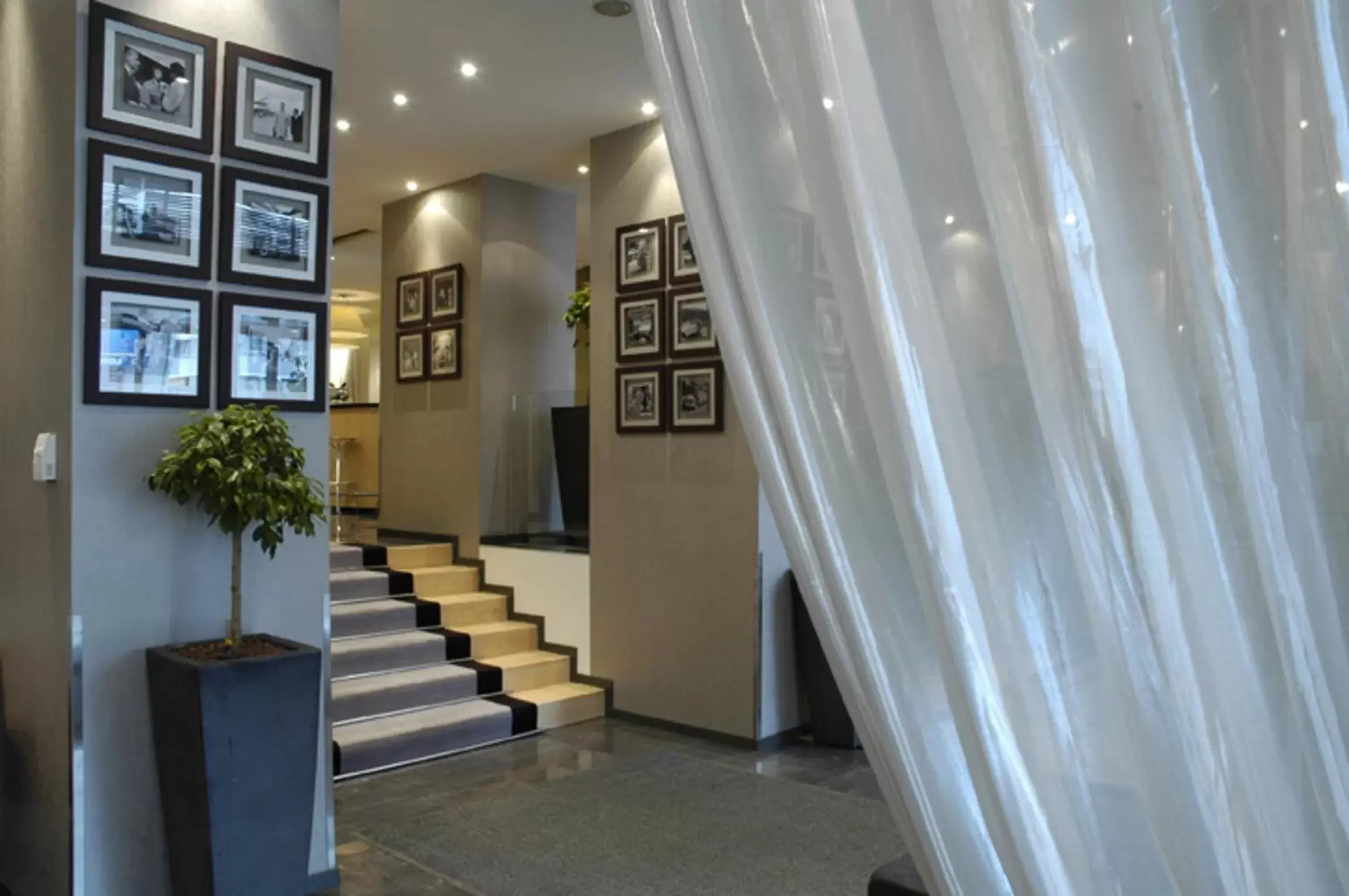 Lobby or reception in Auteuil Manotel