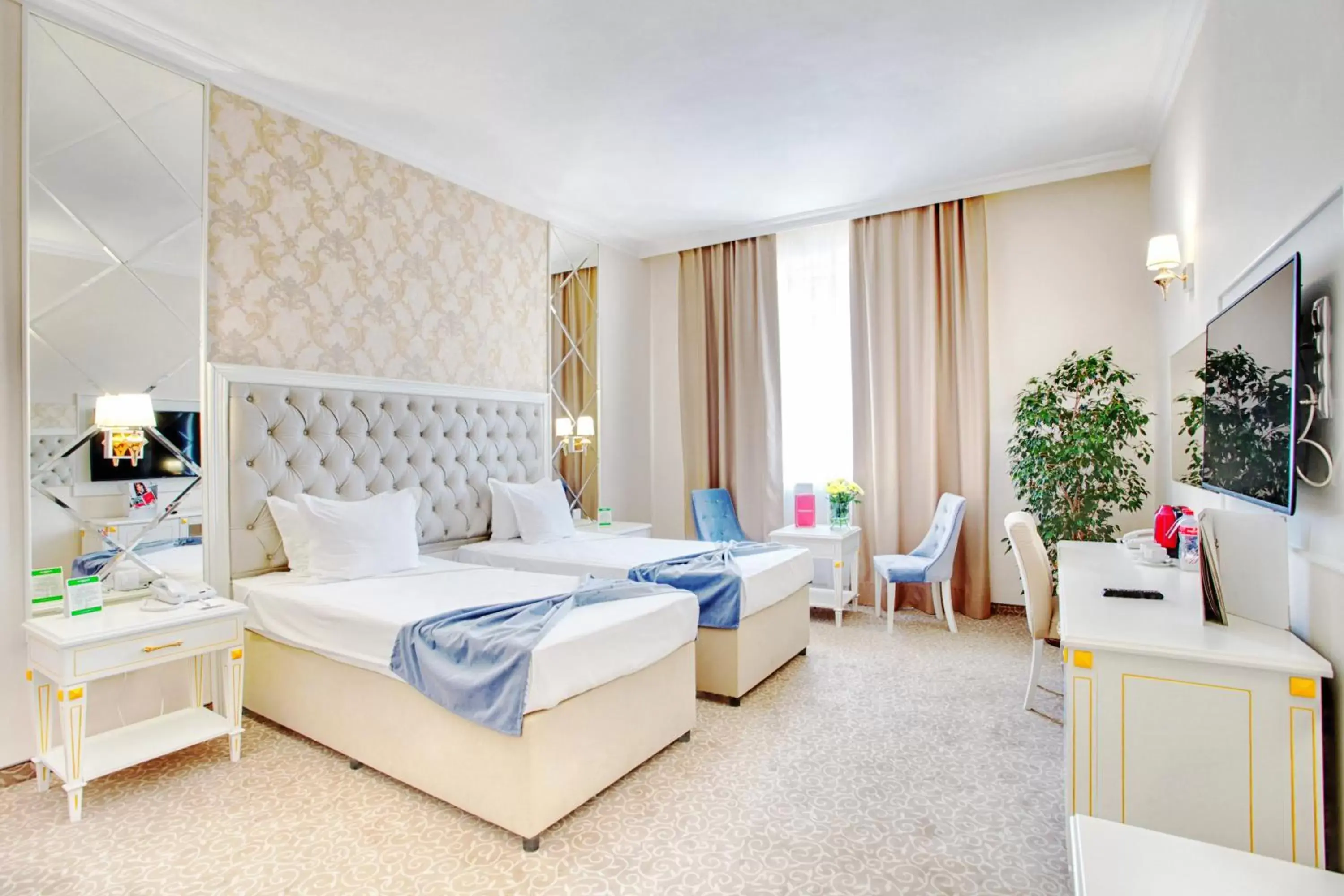 Photo of the whole room, Bed in Ramada Plovdiv Trimontium