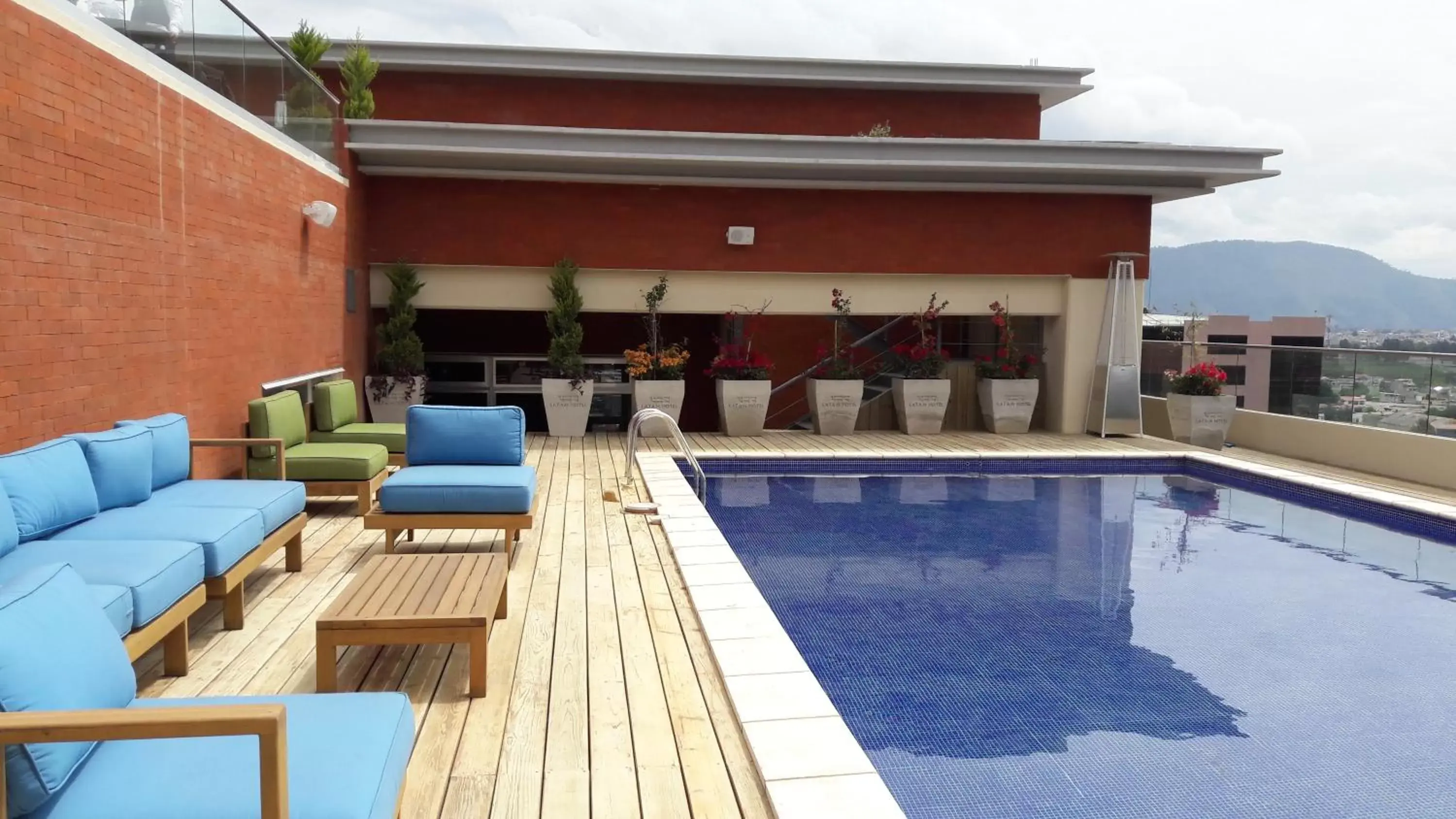 Solarium, Swimming Pool in LATAM HOTEL Plaza Pradera Quetzaltenango