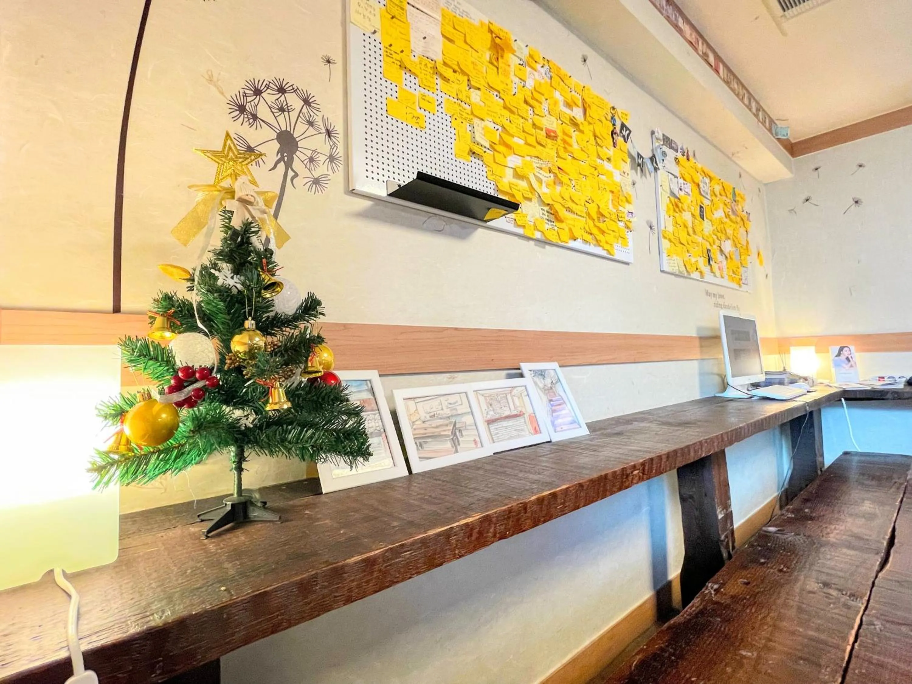 Communal lounge/ TV room in Cocoa Guesthouse