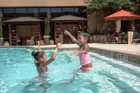 Swimming Pool in MCM Eleganté Hotel & Conference Center