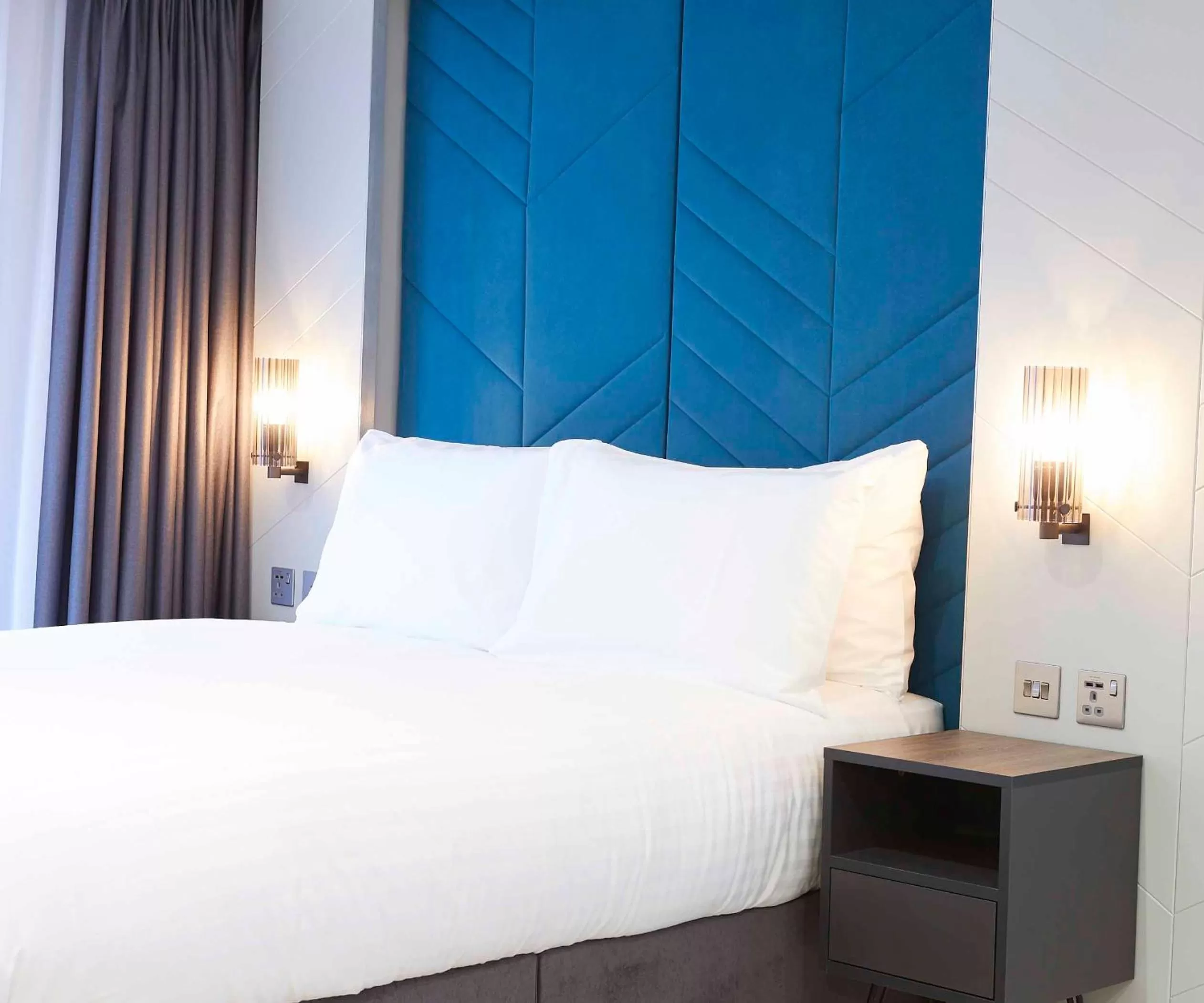 Bedroom, Bed in Roomzzz York City