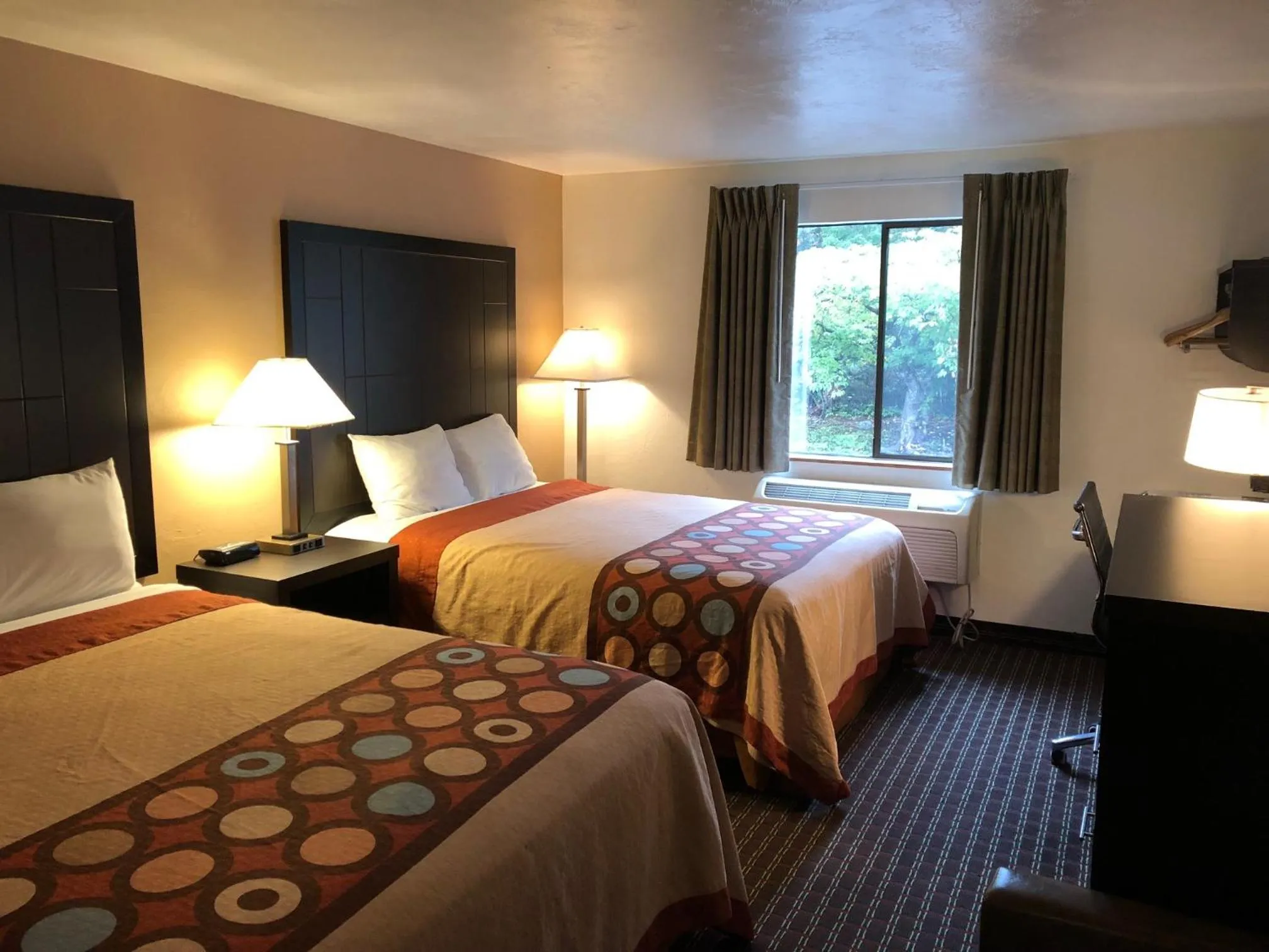 Bedroom, Bed in Super 8 by Wyndham Lacey Olympia Area