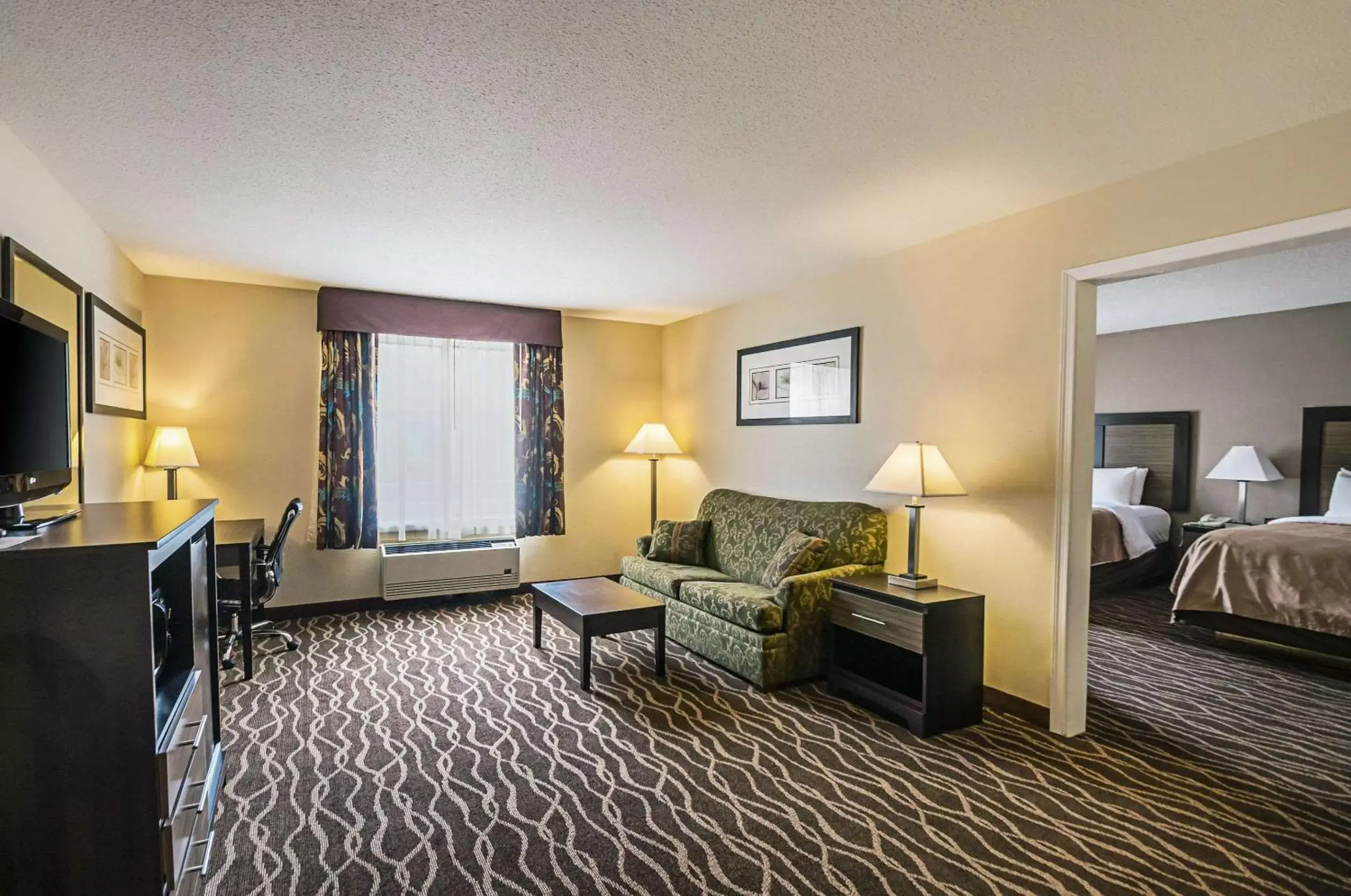 Photo of the whole room, Seating Area in Quality Inn & Suites Frostburg-Cumberland